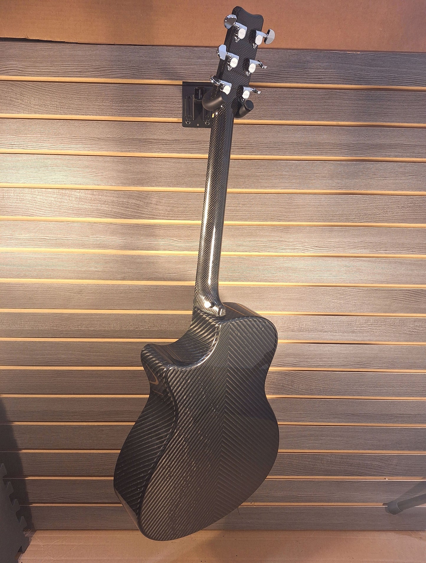 Previously Owned Rainsong BI-OM1000N2 with Iriginal Hard Case