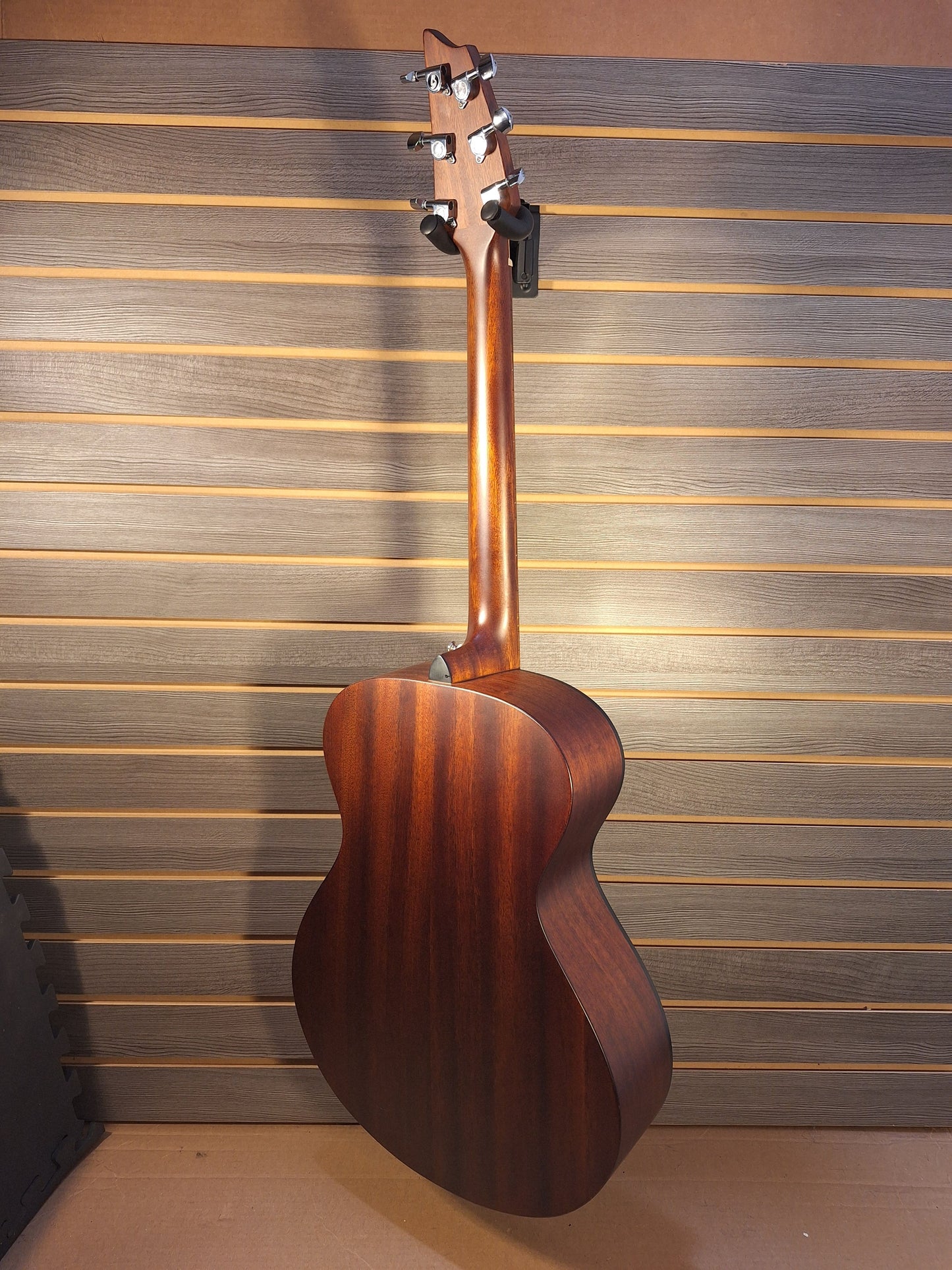 Breedlove Discovery S African Mahogany- African Mahogany Concert Acoustic Guitar Natural