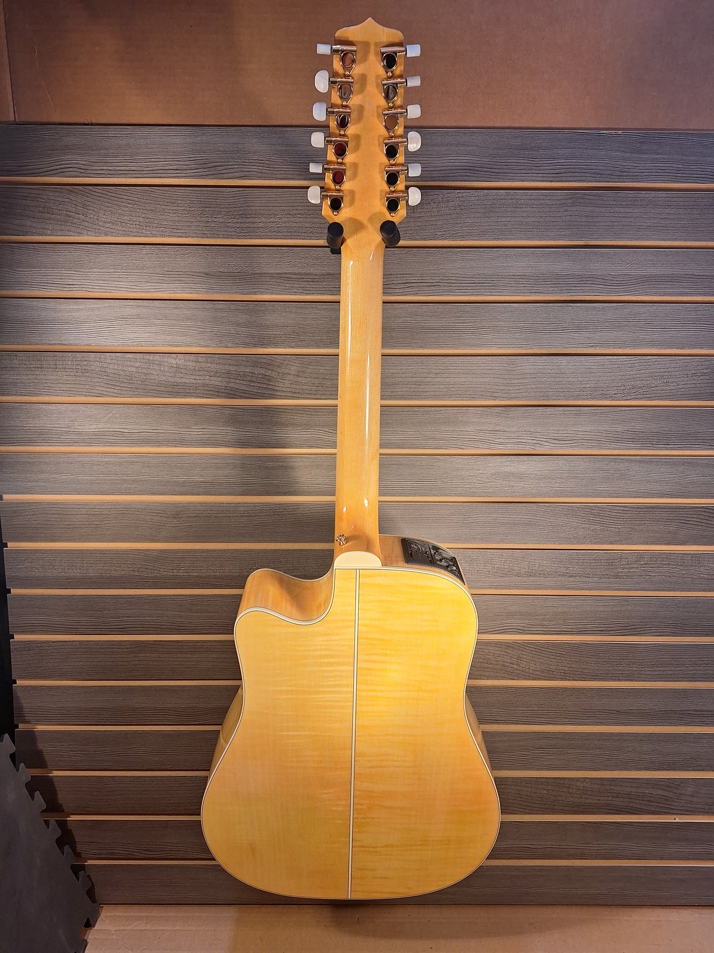 Takamine GD74CE-12U Natural With Gig Bag