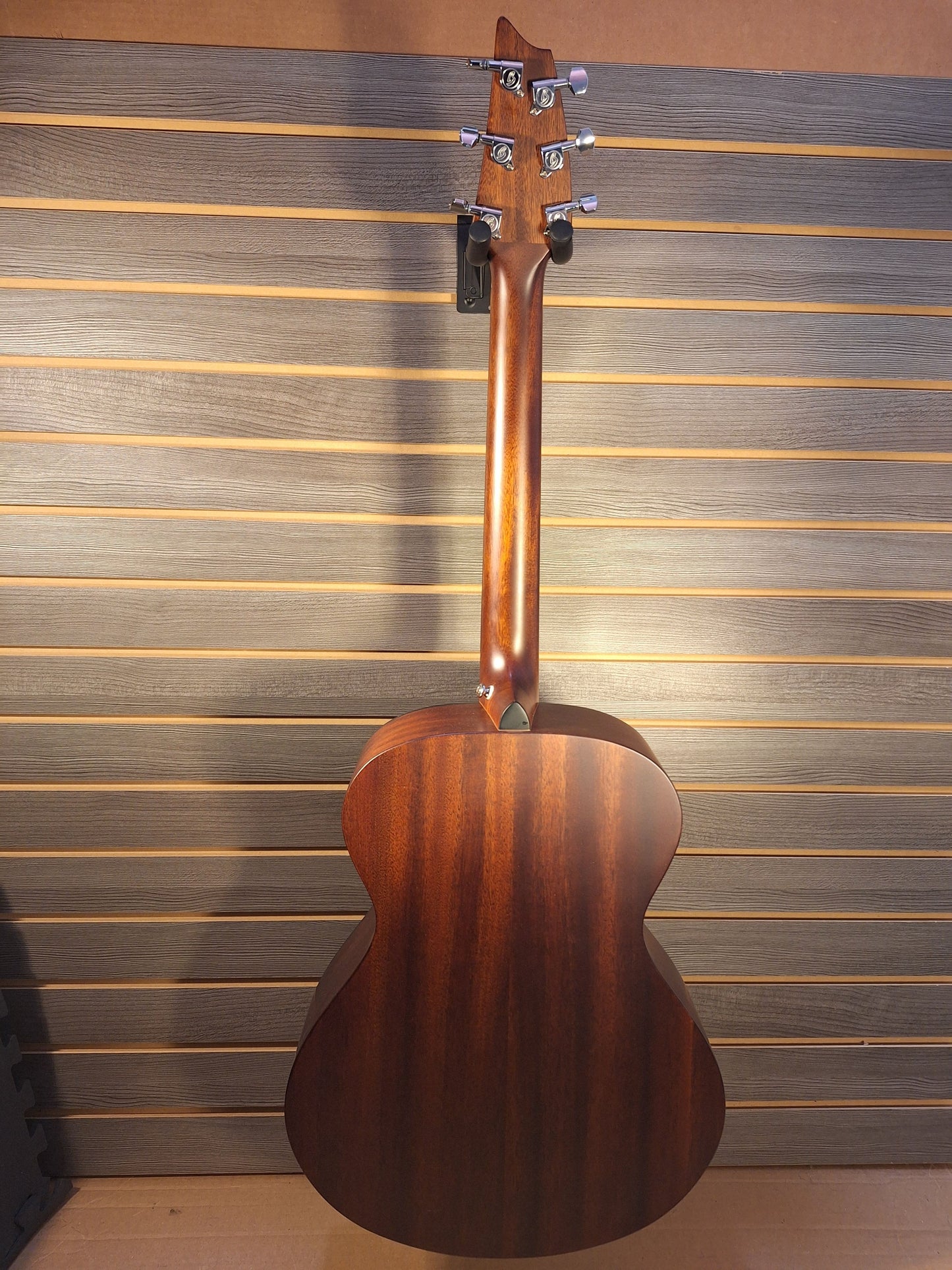 Breedlove Discovery S African Mahogany- African Mahogany Concert Acoustic Guitar Natural