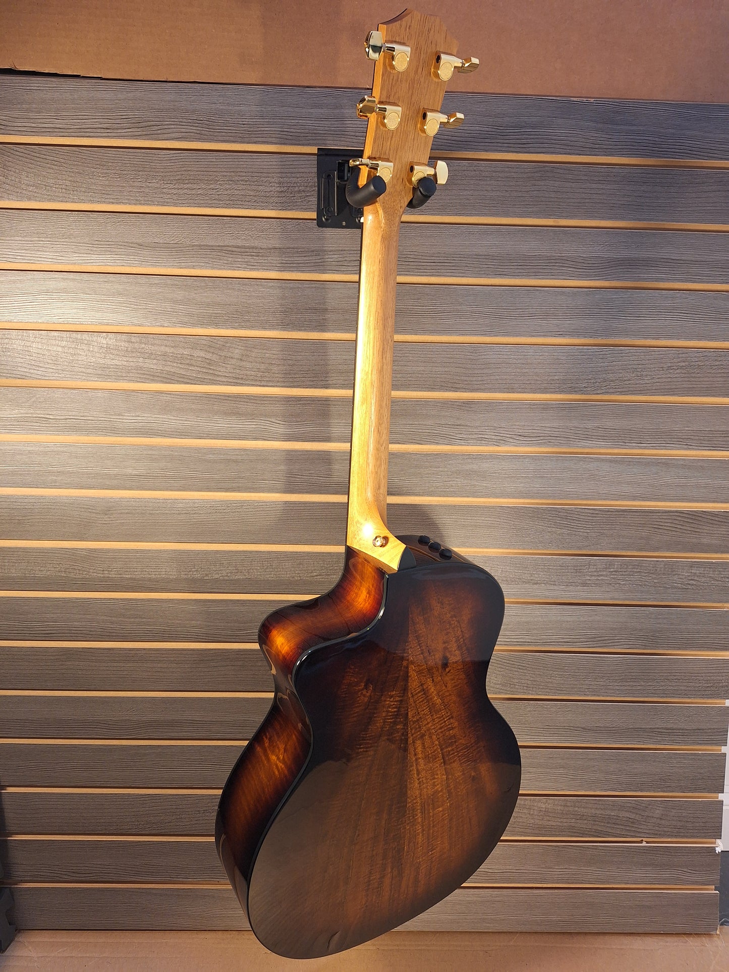 Taylor 224ce-K DLX Acoustic/Electric Guitar with Hard Case