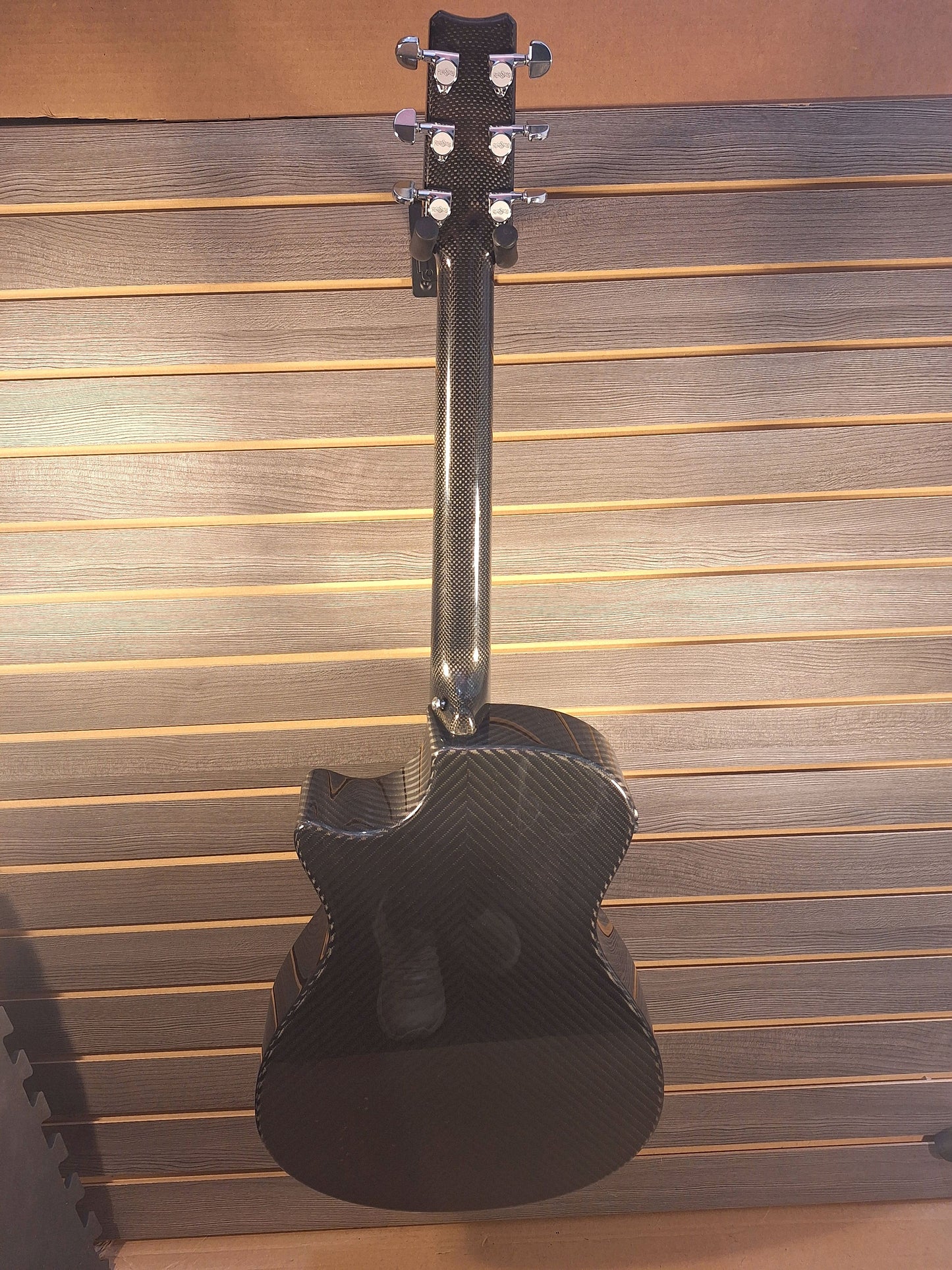 Previously Owned Rainsong BI-OM1000N2 with Iriginal Hard Case