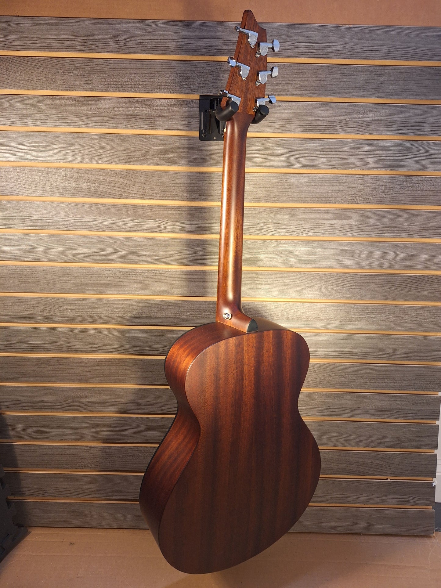 Breedlove Discovery S African Mahogany- African Mahogany Concert Acoustic Guitar Natural