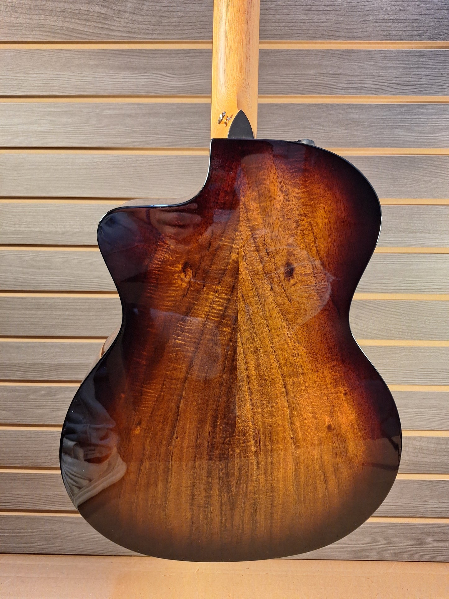 Taylor 224ce-K DLX Acoustic/Electric Guitar with Hard Case