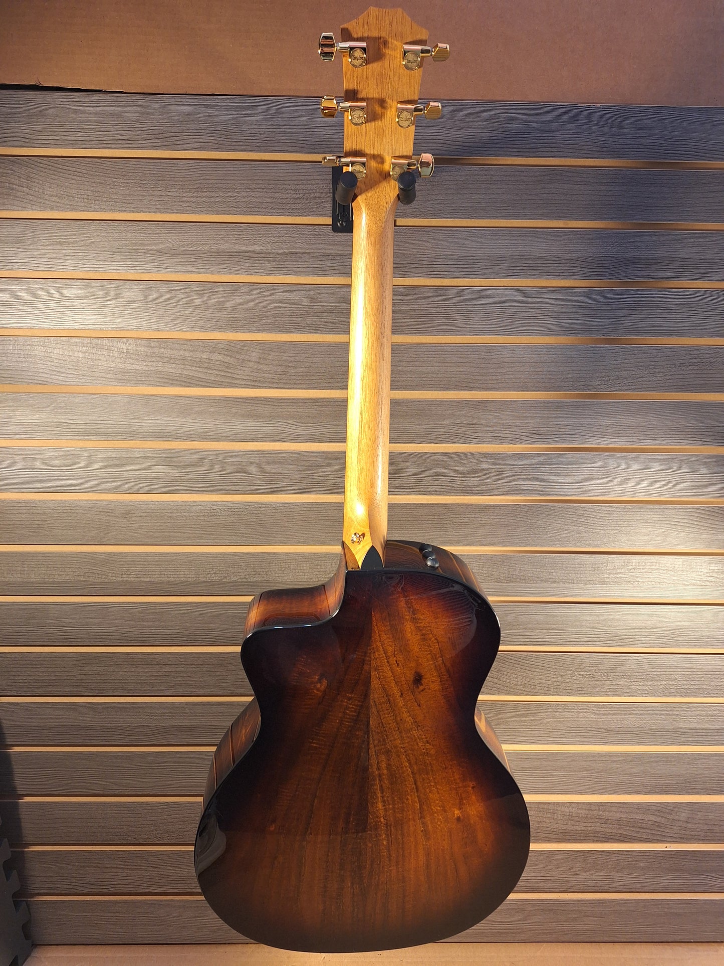Taylor 224ce-K DLX Acoustic/Electric Guitar with Hard Case