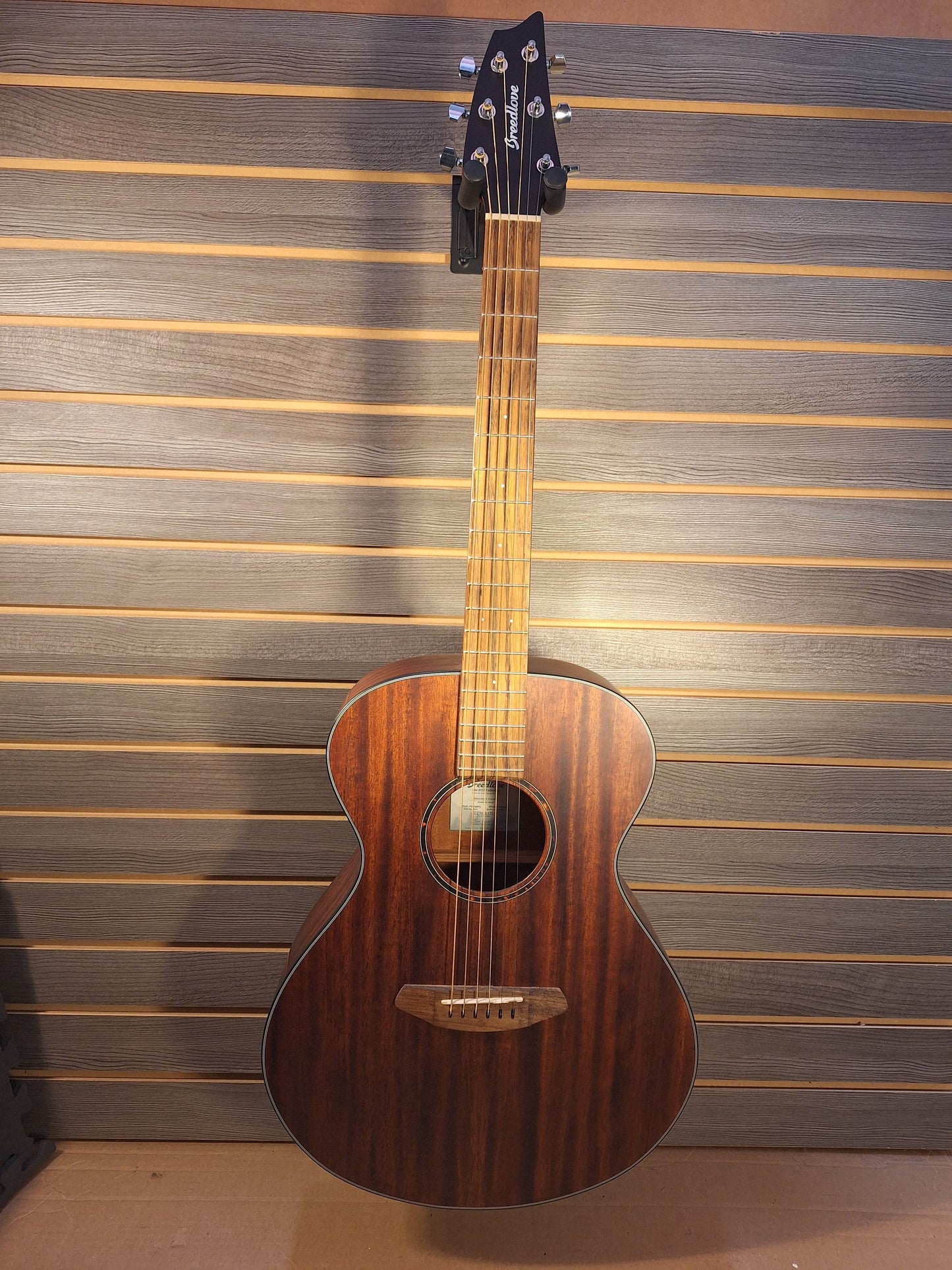 Breedlove Discovery S African Mahogany- African Mahogany Concert Acoustic Guitar Natural