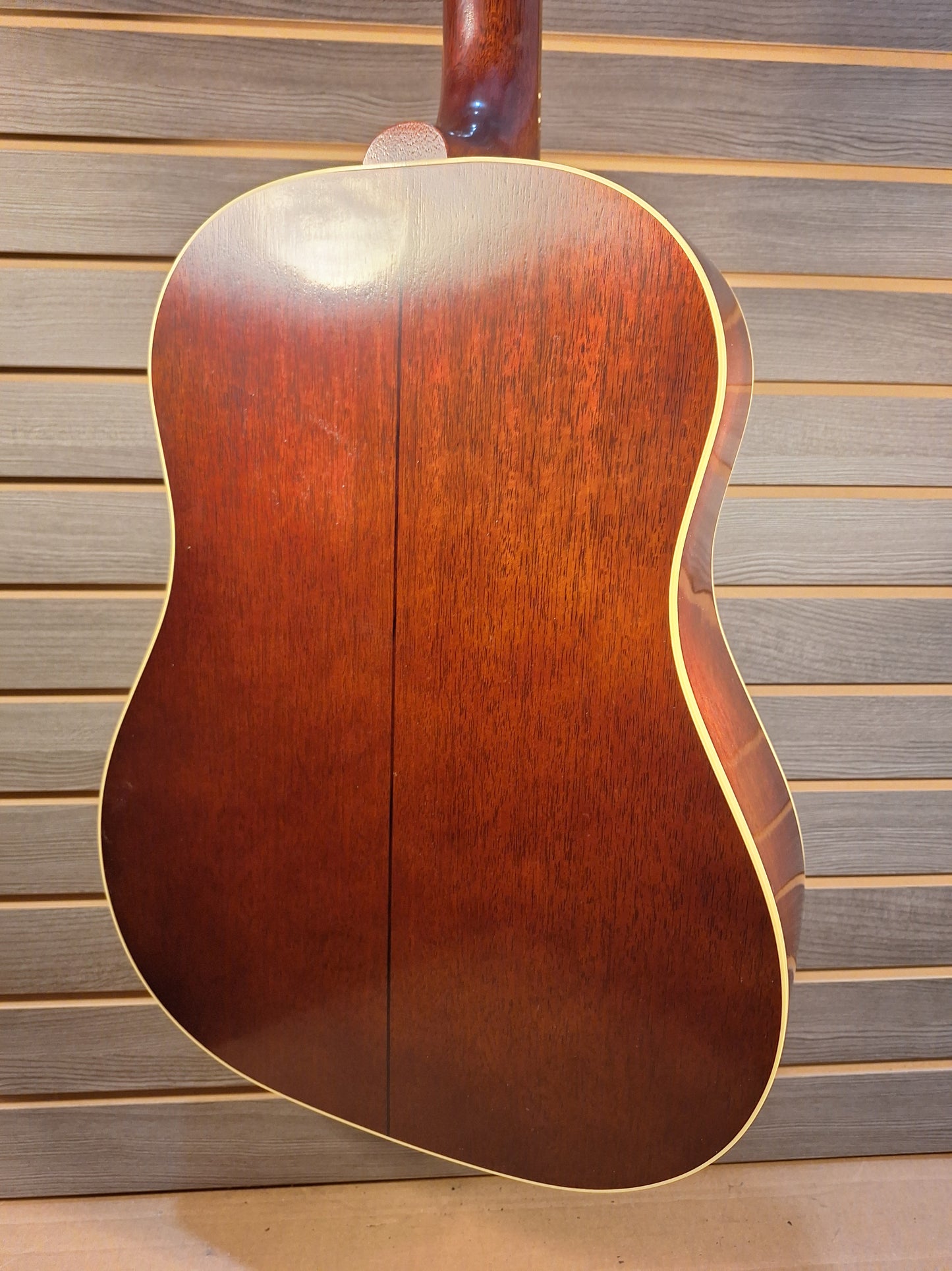 Gibson 1942 J-45 Banner Reissue Guitar With Hard Case