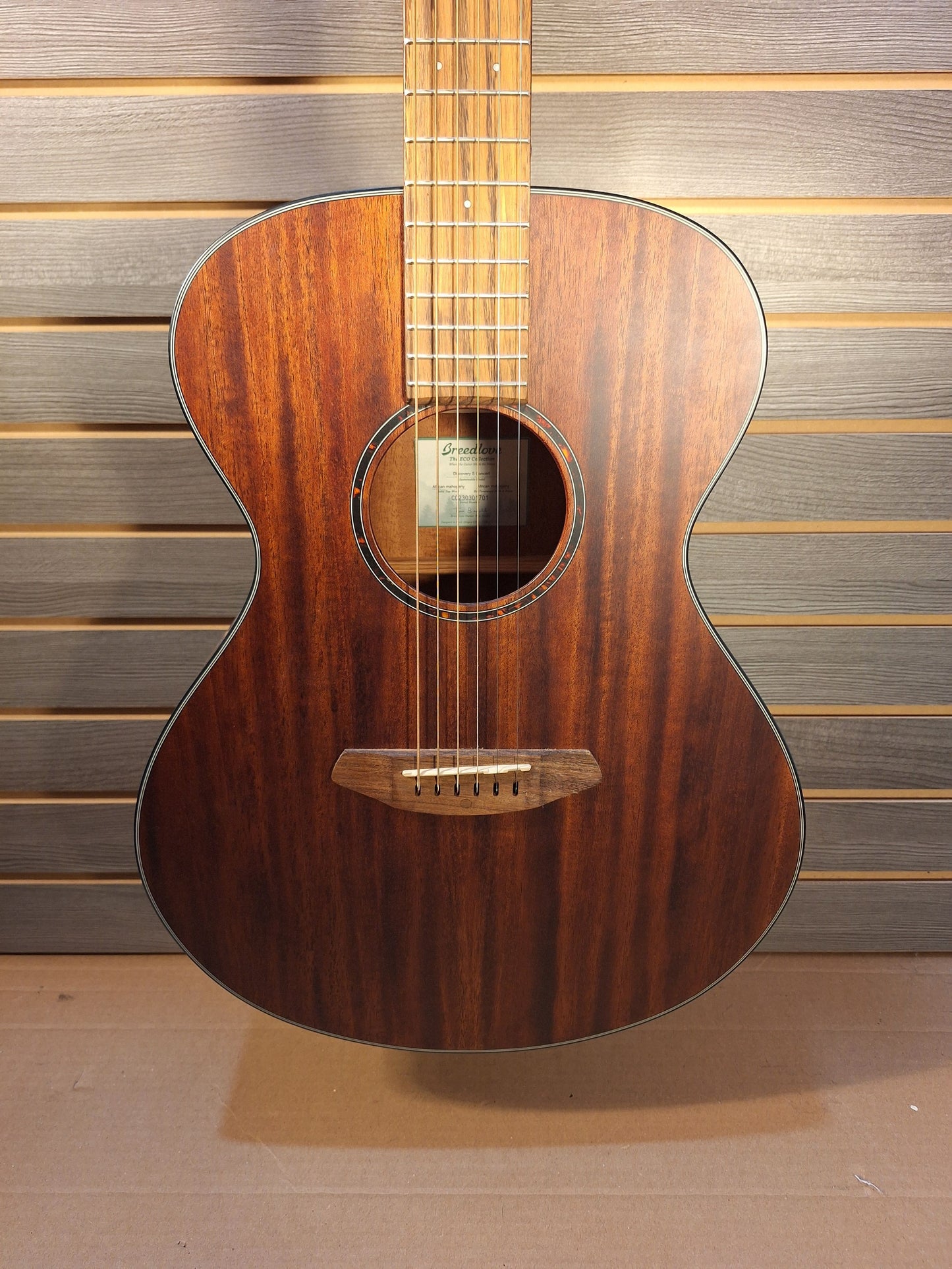 Breedlove Discovery S African Mahogany- African Mahogany Concert Acoustic Guitar Natural