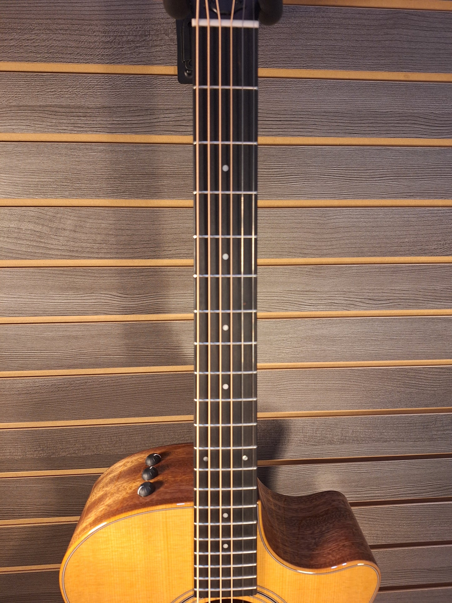Taylor 314ce Studio Sapele/Sitka With Natural Top Acoustic Electric Guitar