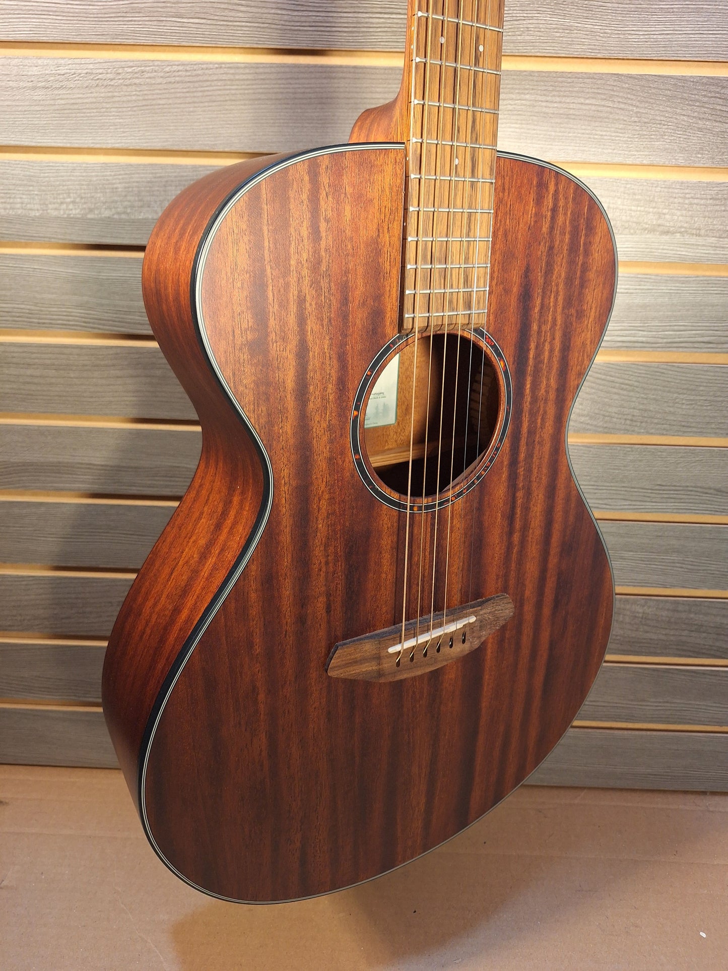Breedlove Discovery S African Mahogany- African Mahogany Concert Acoustic Guitar Natural