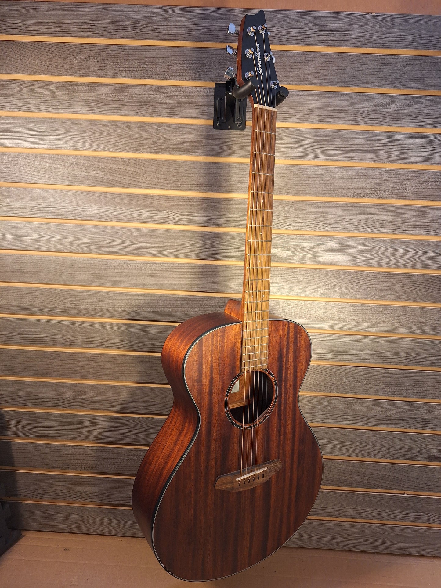 Breedlove Discovery S African Mahogany- African Mahogany Concert Acoustic Guitar Natural