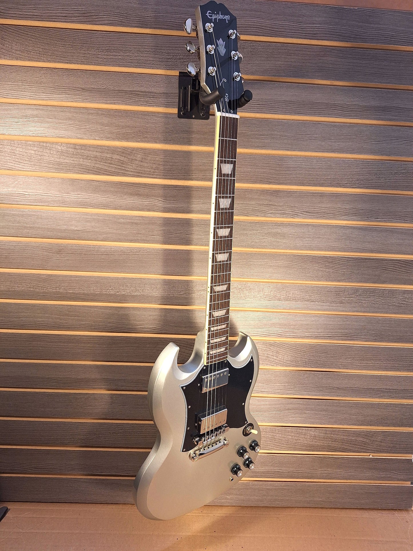 Epiphone SG Standard With Premiun Gig Bag Silvermist
