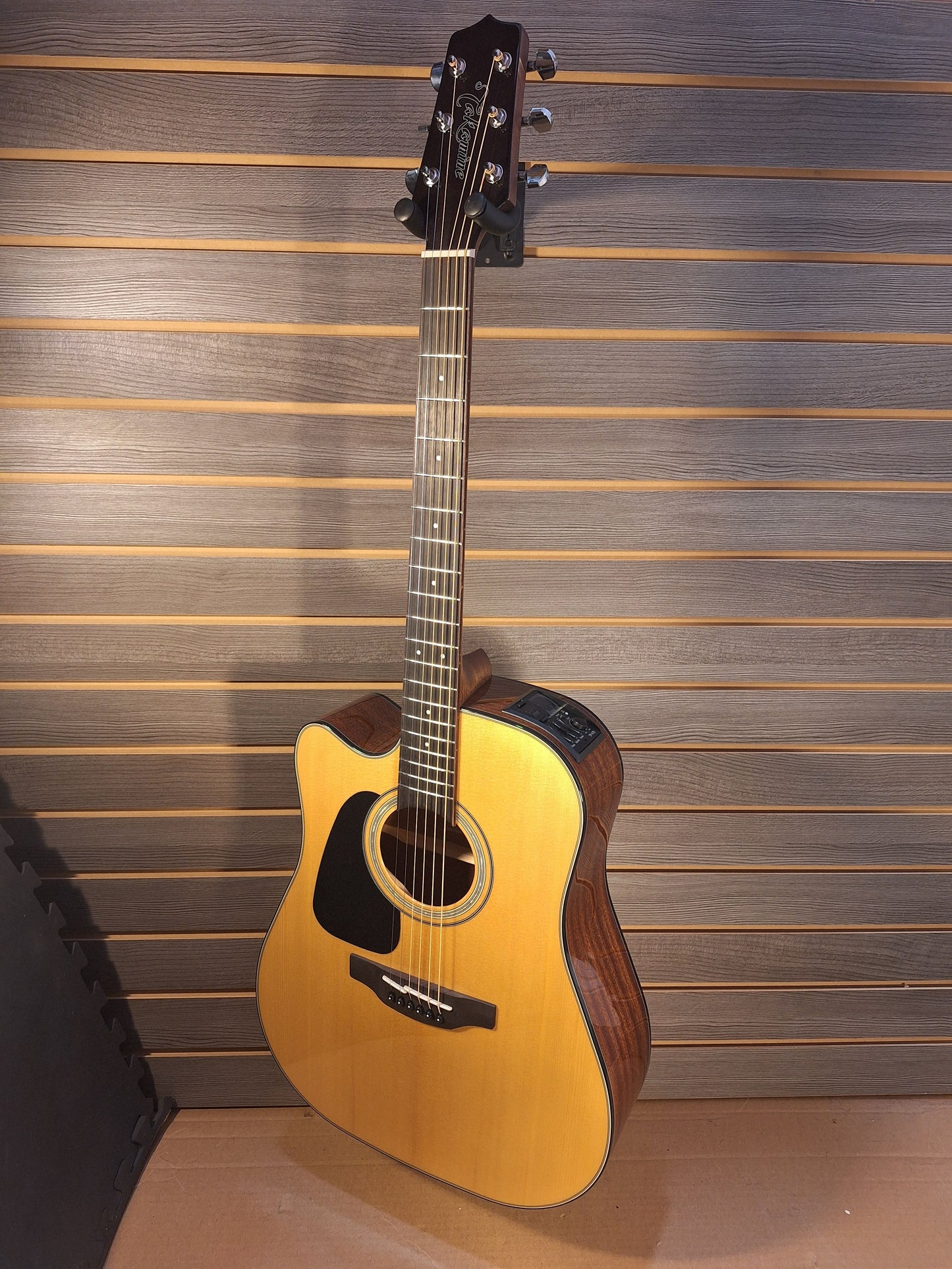Takamine GD30CE NAT Acoustic Electric Guitar (lefty)