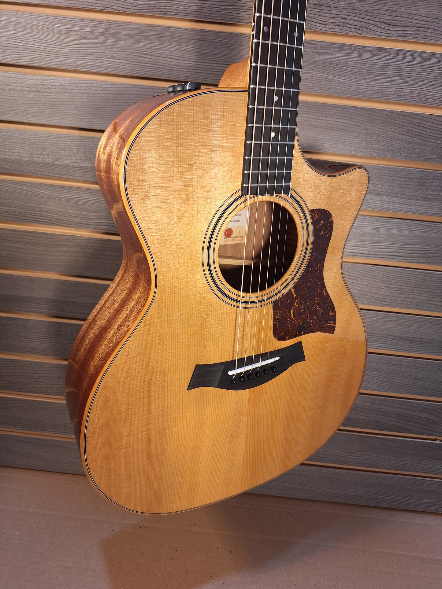 Taylor 314ce Studio Sapele/Sitka With Natural Top Acoustic Electric Guitar