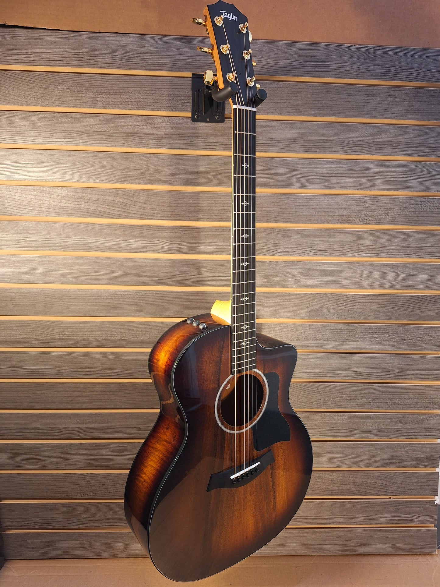 Taylor 224ce-K DLX Acoustic/Electric Guitar with Hard Case