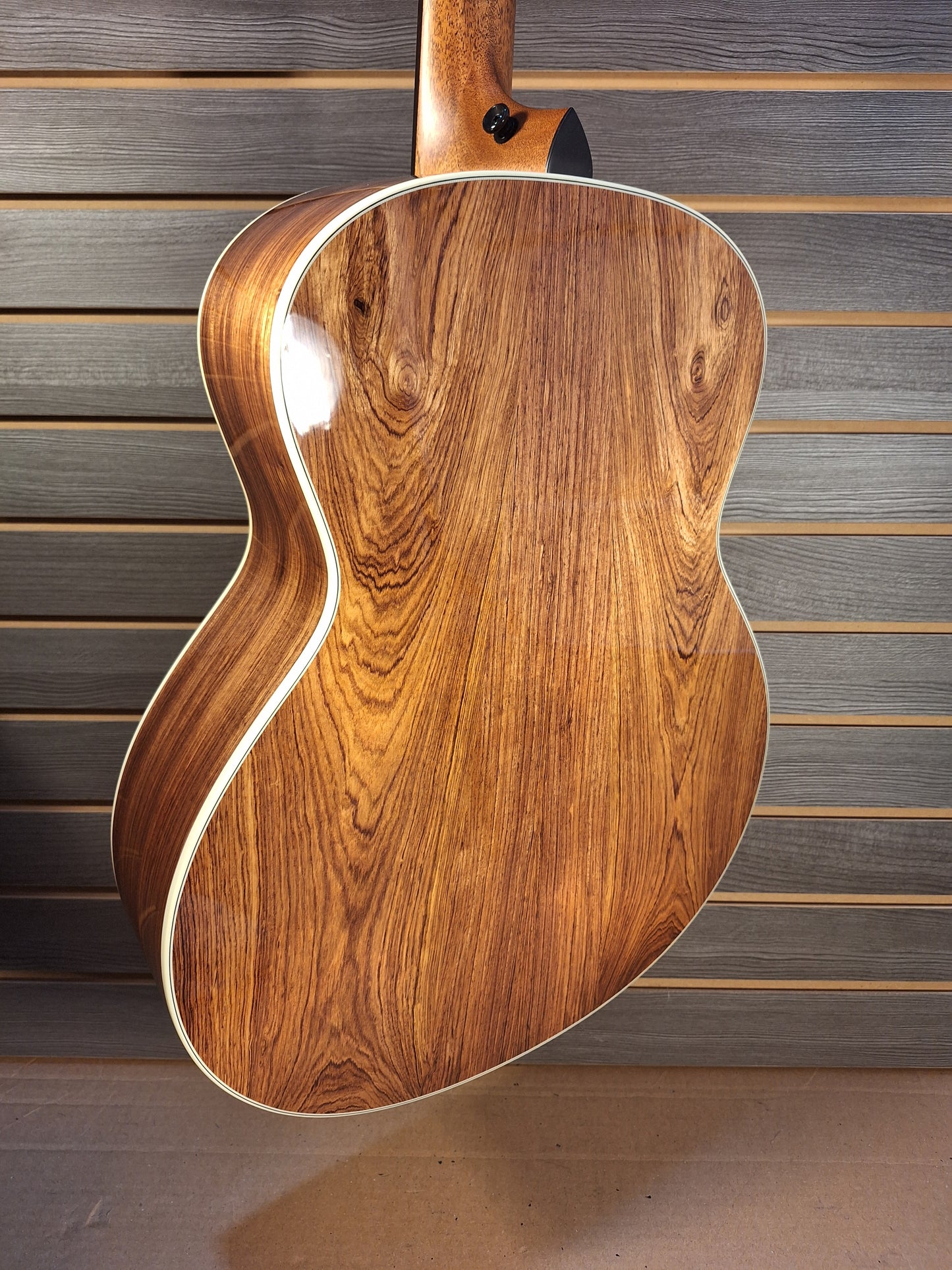 Taylor Gold Label 814e SB Guitar