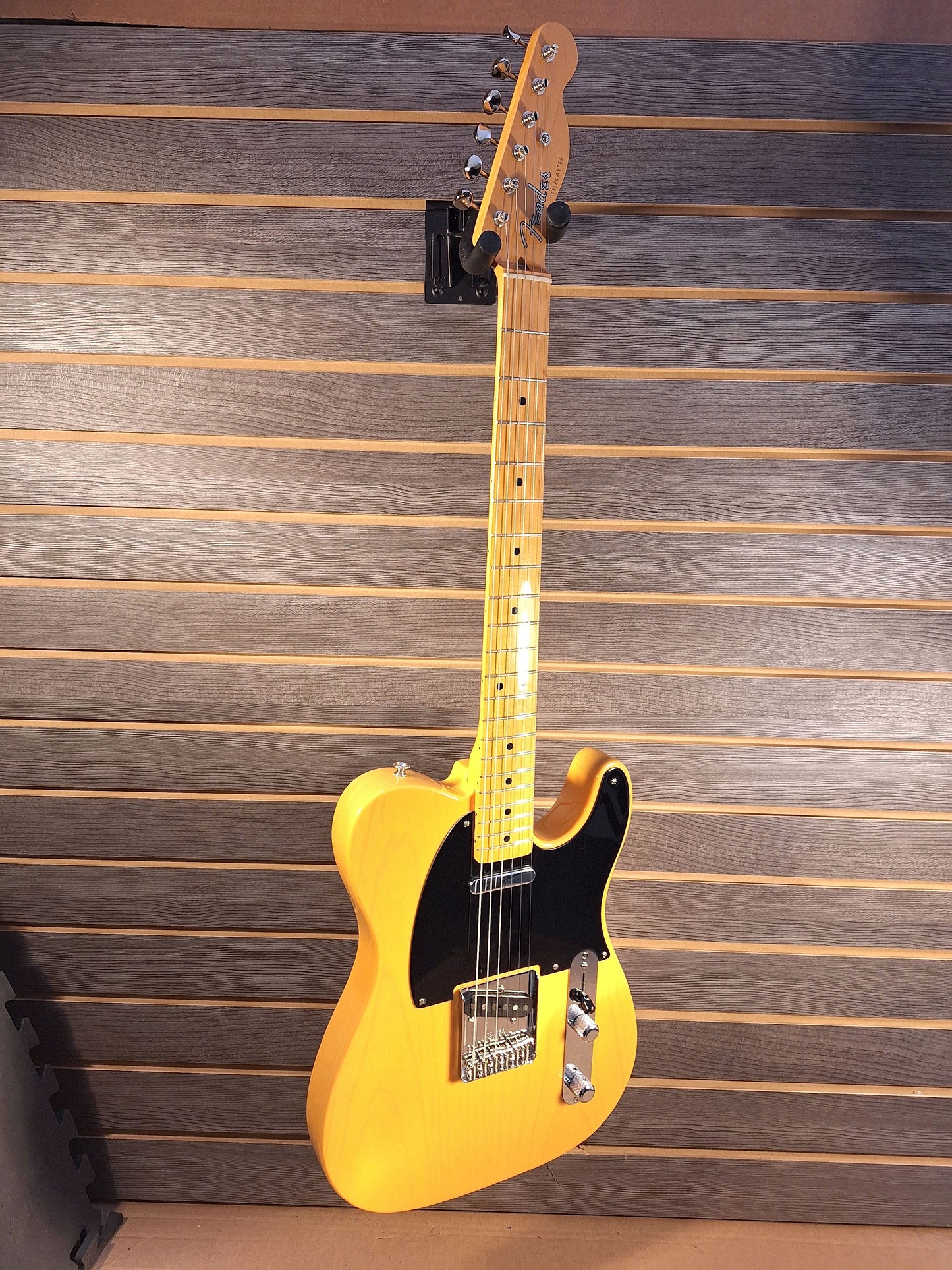 Previously Owned Fender '52 Reissued Tele Butterscotch Blonde With Hard Case