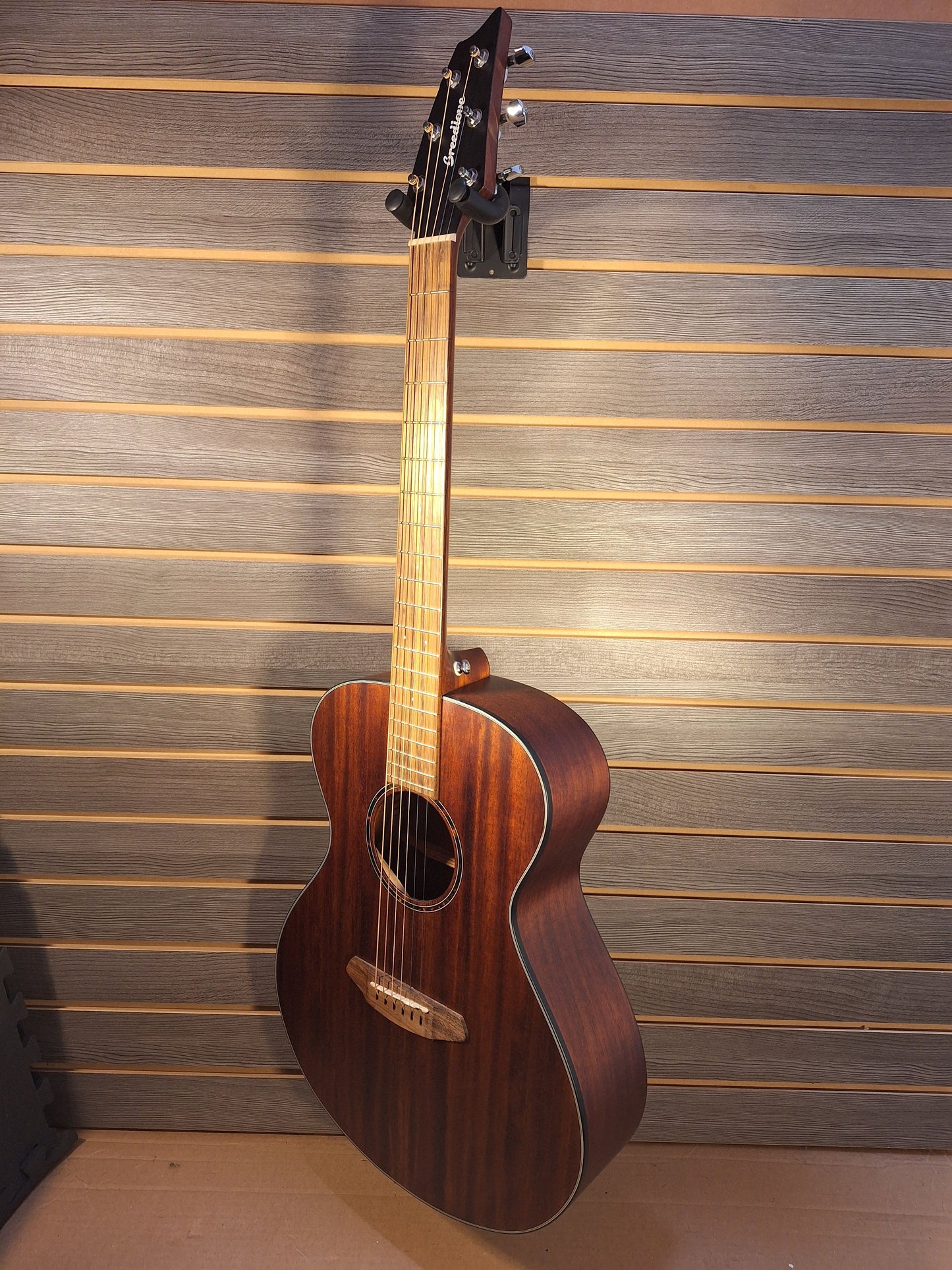 Breedlove Discovery S African Mahogany- African Mahogany Concert Acoustic Guitar Natural