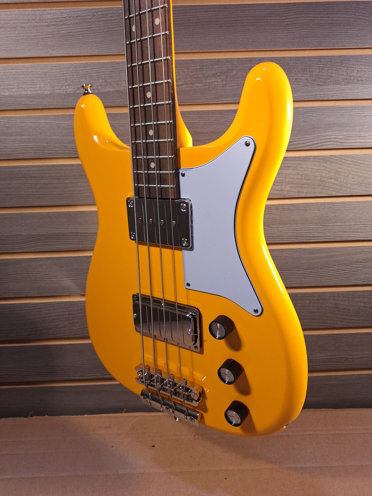 "Used" Epiphone Newport Bass (Short Scale) California Coral