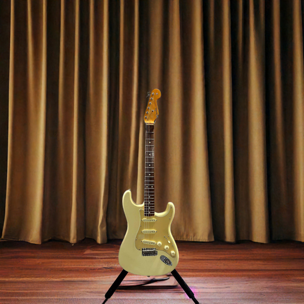 Previously Owned Fender '62 Reissue Stratocaster With Hard Case