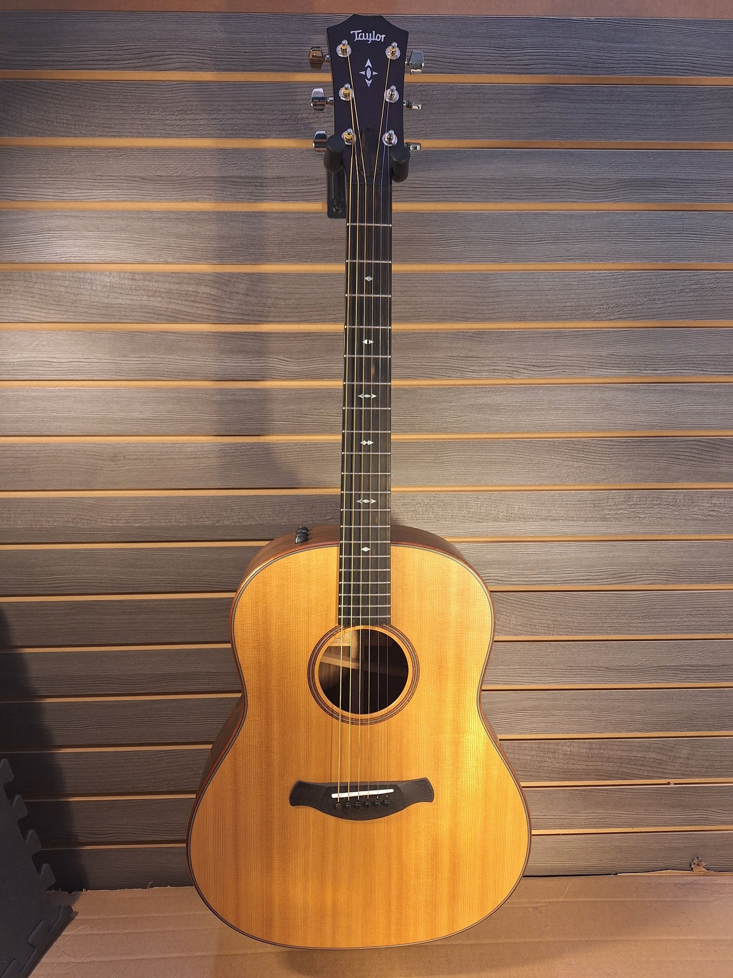 Previously Owned Taylor Builder's Edition 717E (Case Included)