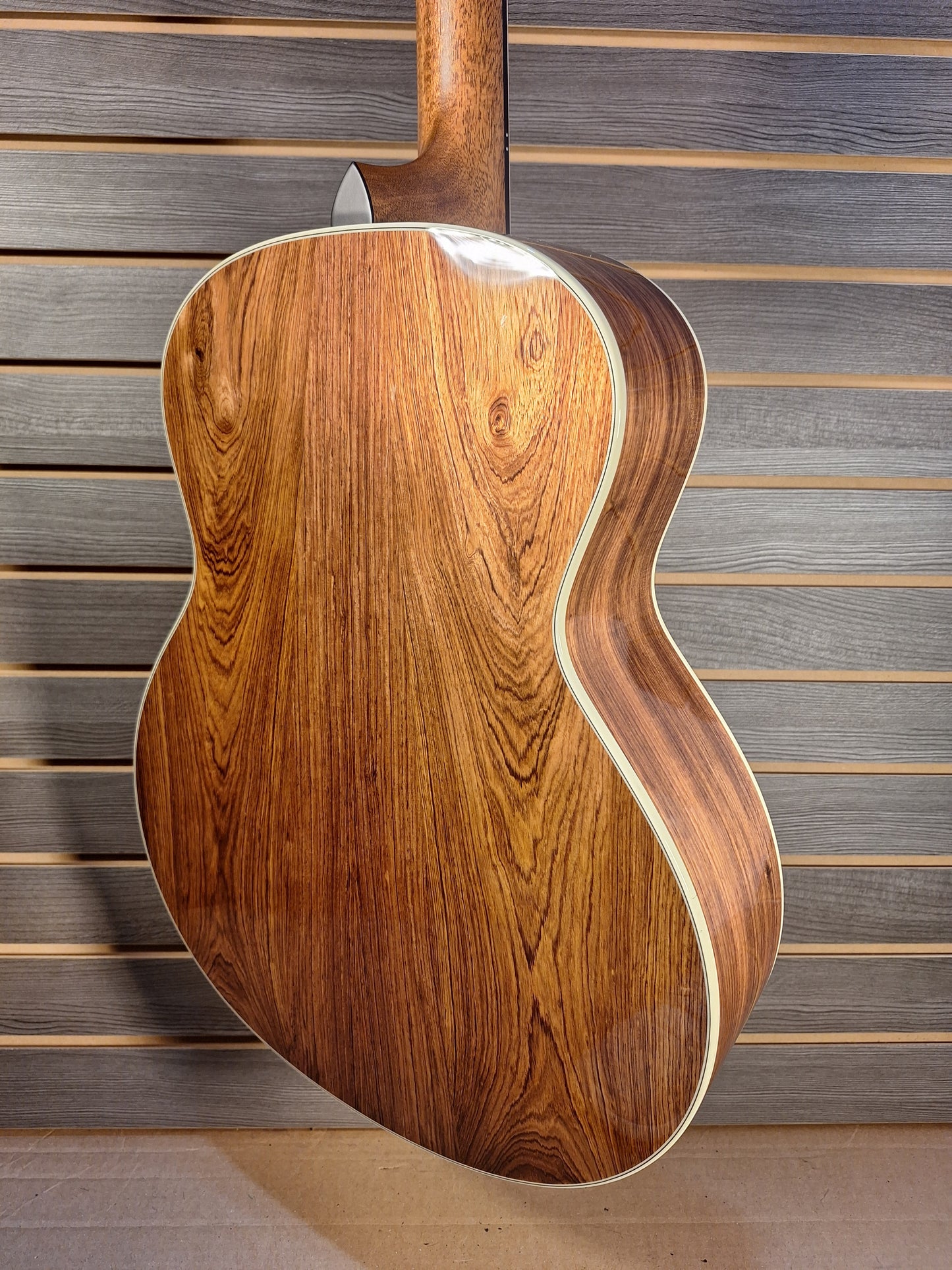 Taylor Gold Label 814e SB Guitar