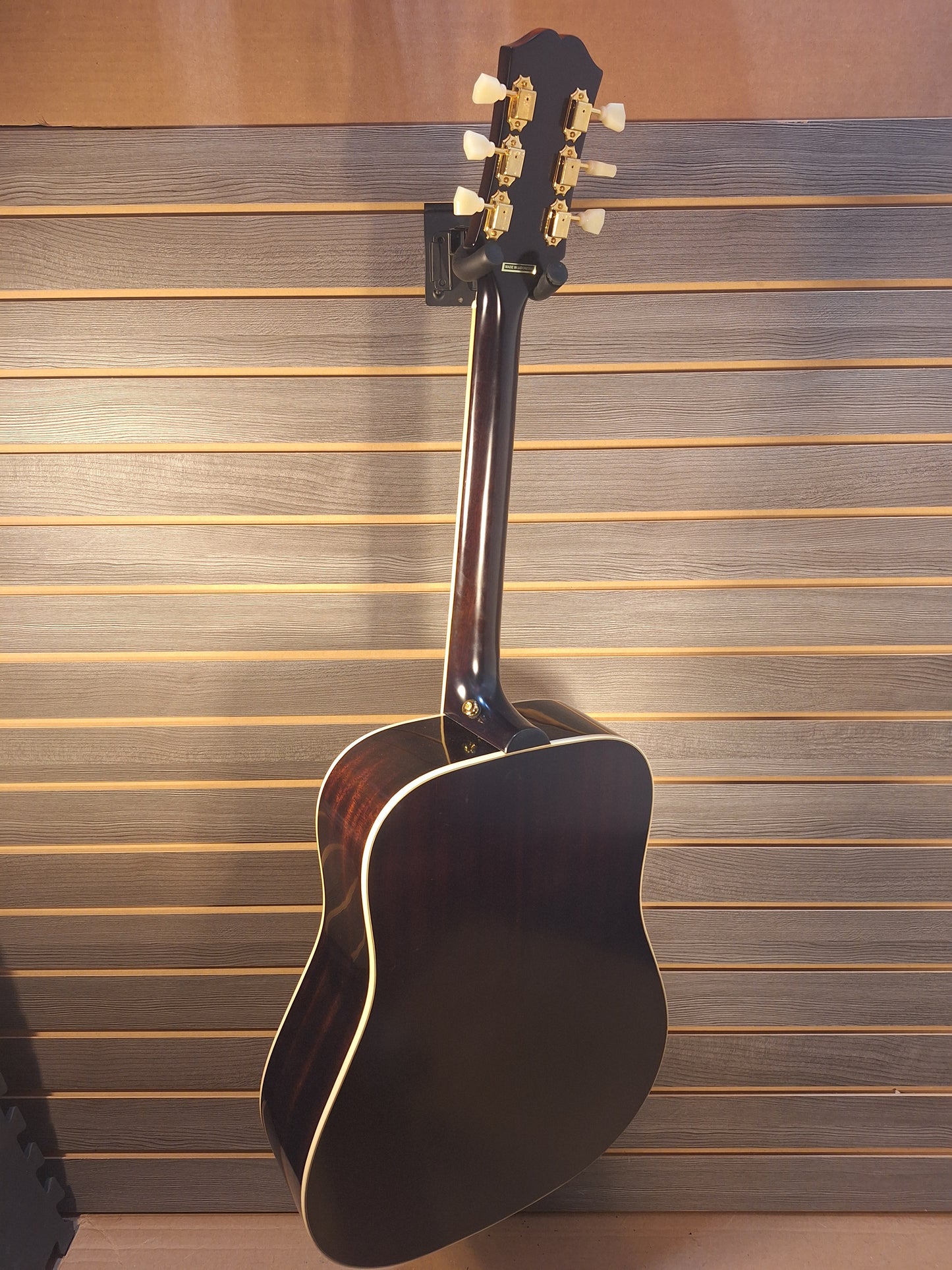 Epiphone Hummingbird Aged Natural Gloss (1)
