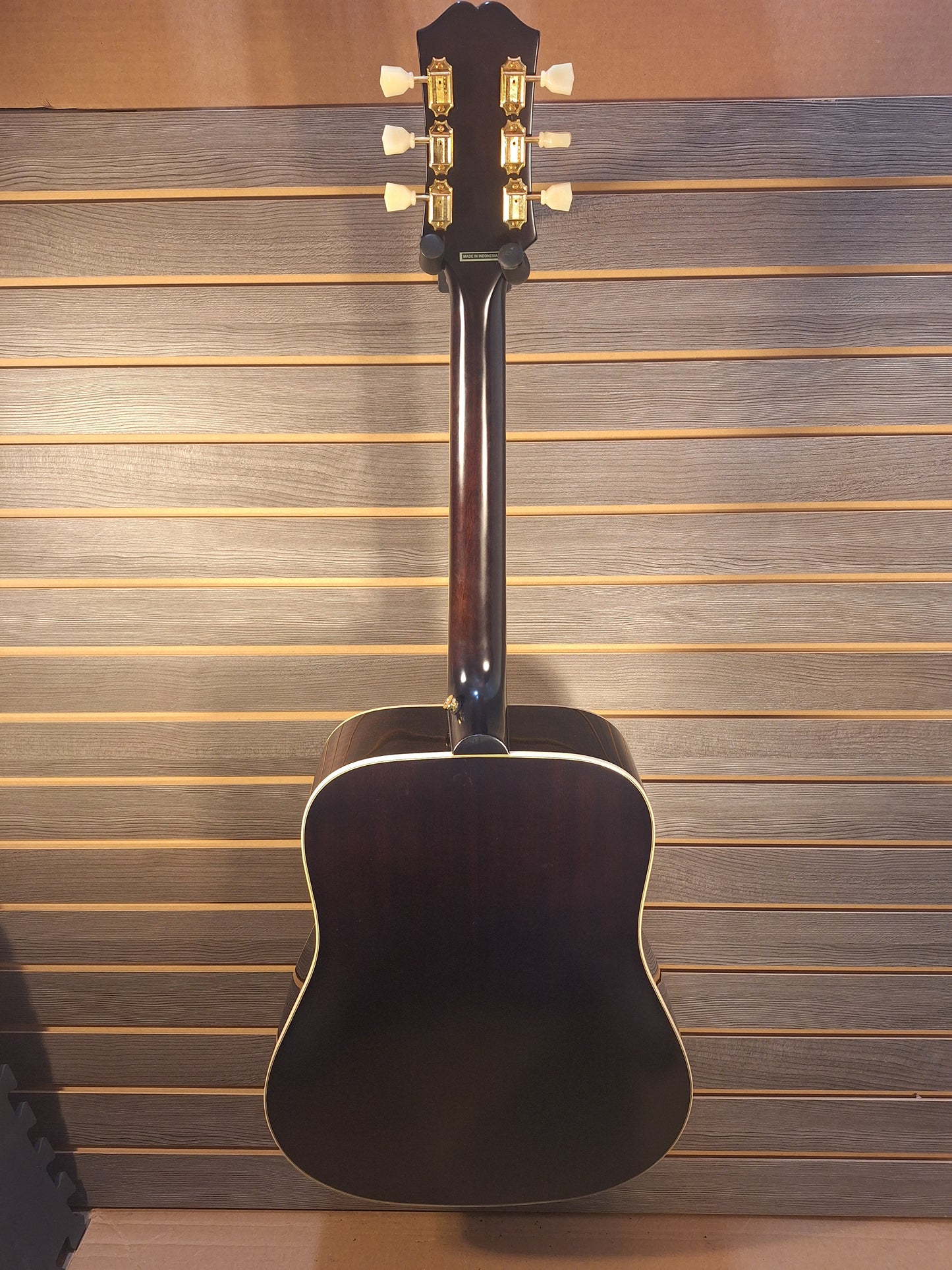 Epiphone Hummingbird Aged Natural Gloss (1)
