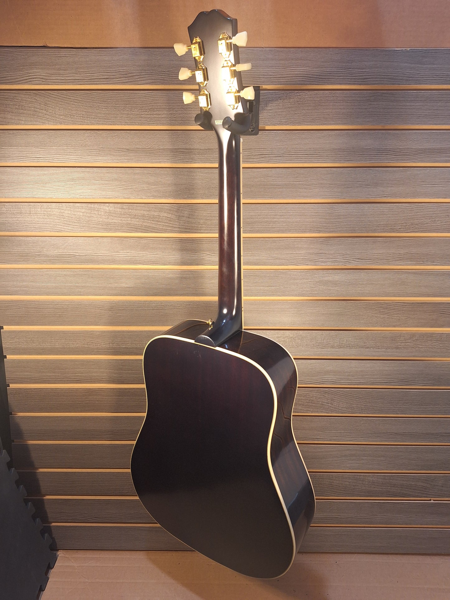 Epiphone Hummingbird Aged Natural Gloss (1)