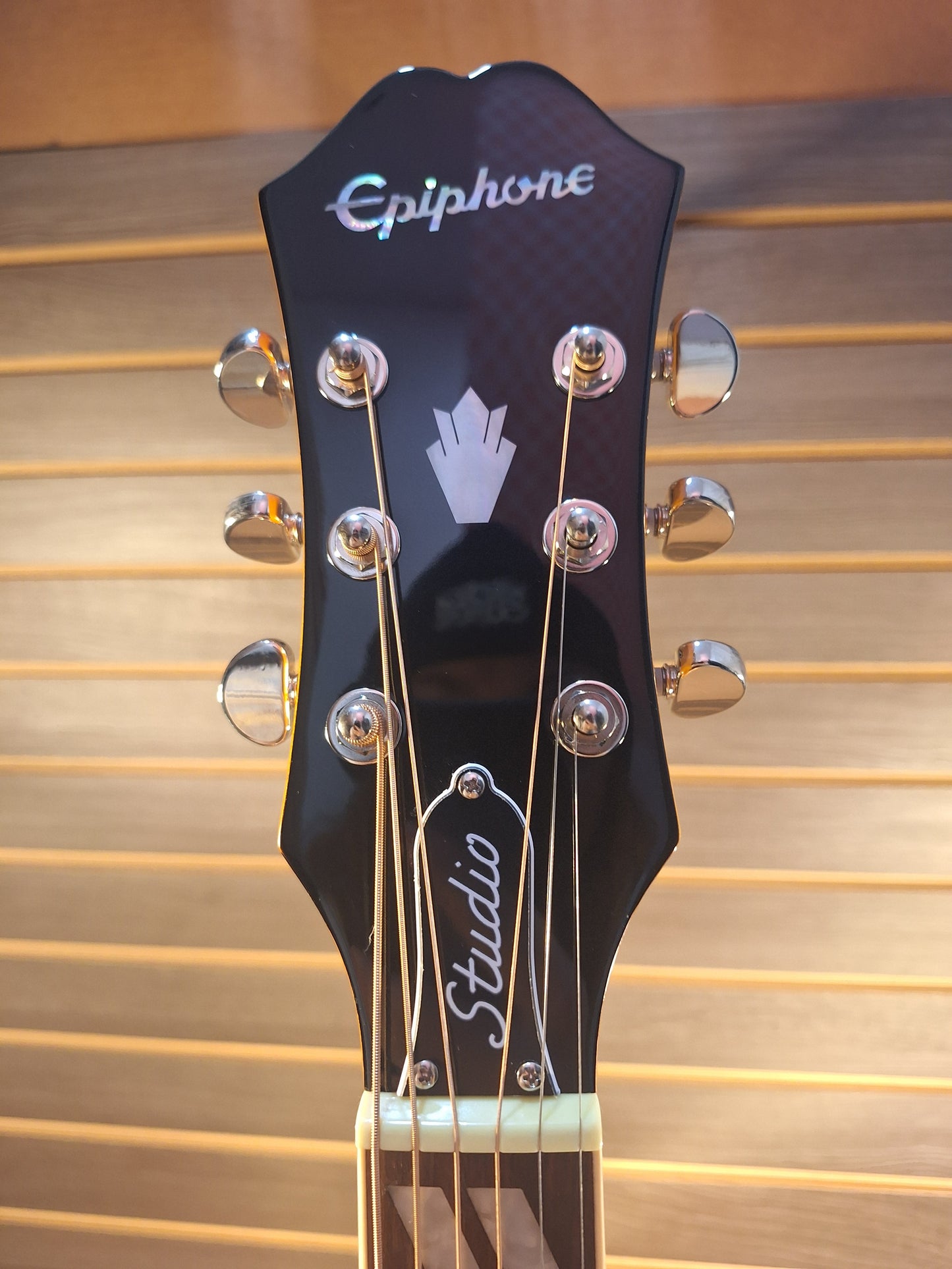 Epiphone Dove Studio Vintage Brown Sunburst acoustic/electric guitar