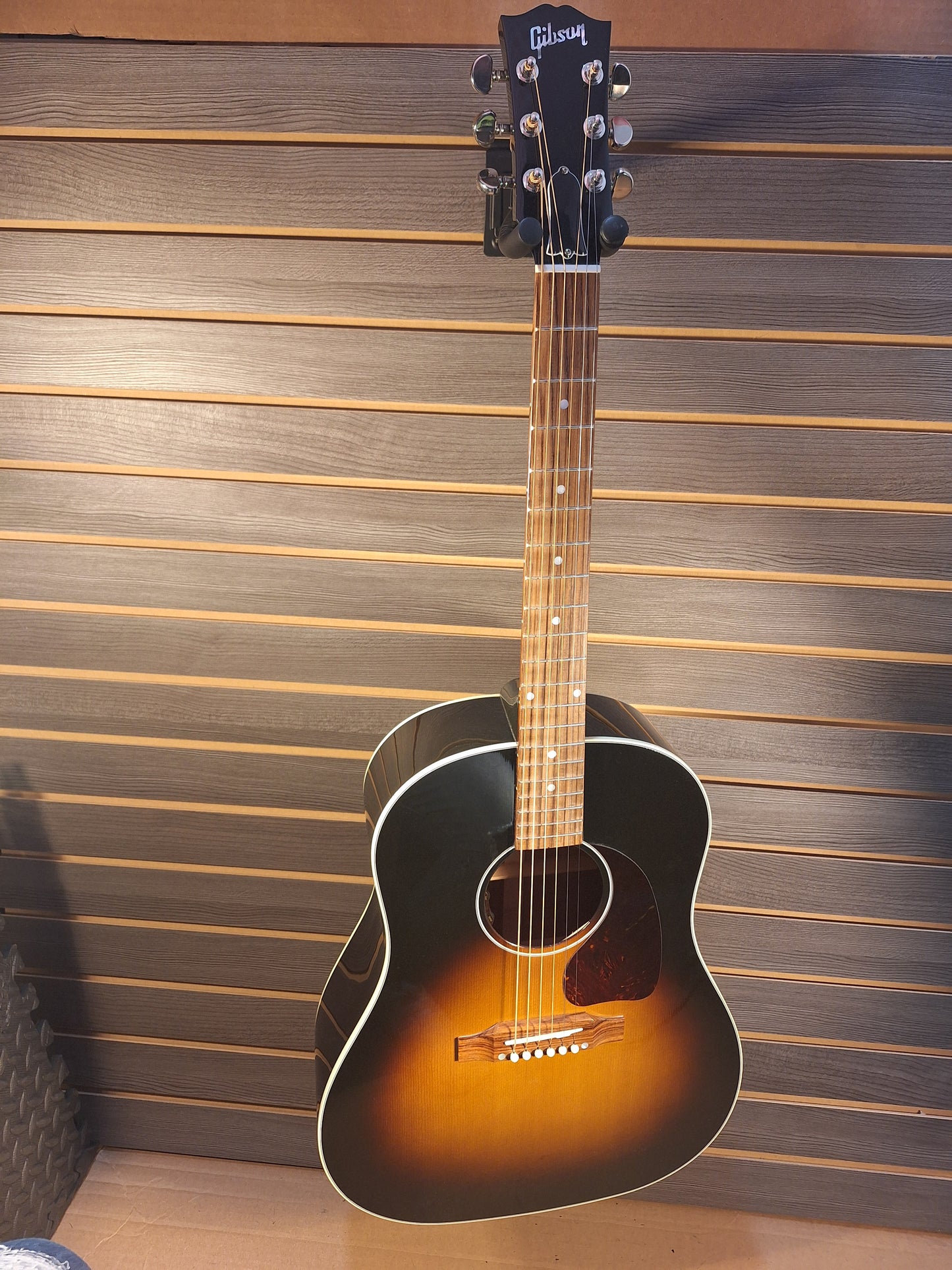 Gibson J-45 Standard Vintage Sunburst Acoustic Electric With Hardcase