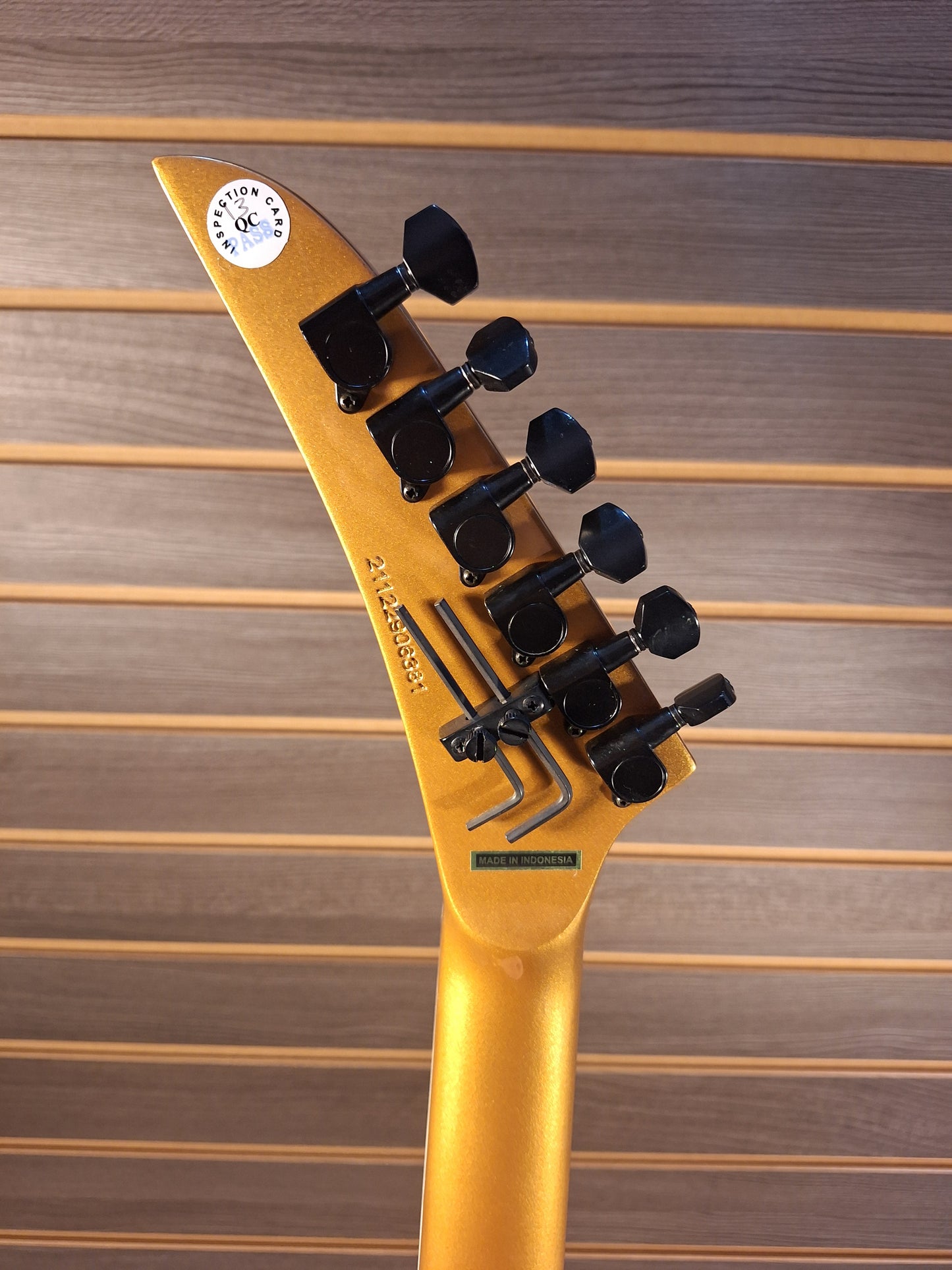 Kramer SM-1H Buzzsaw Gold Electric Guitar