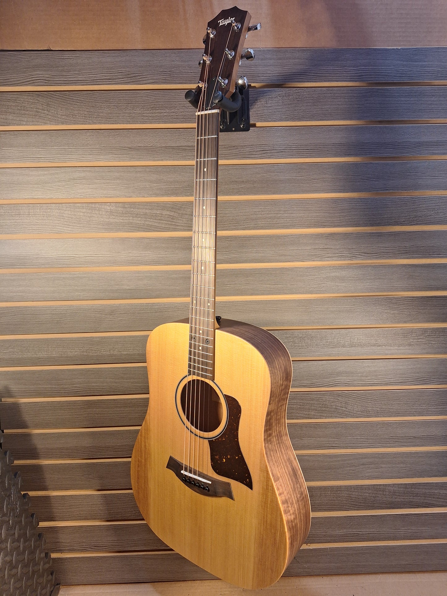 Taylor Big Baby Walnut BBT Acoustic Guitar With Premium Gig Bag