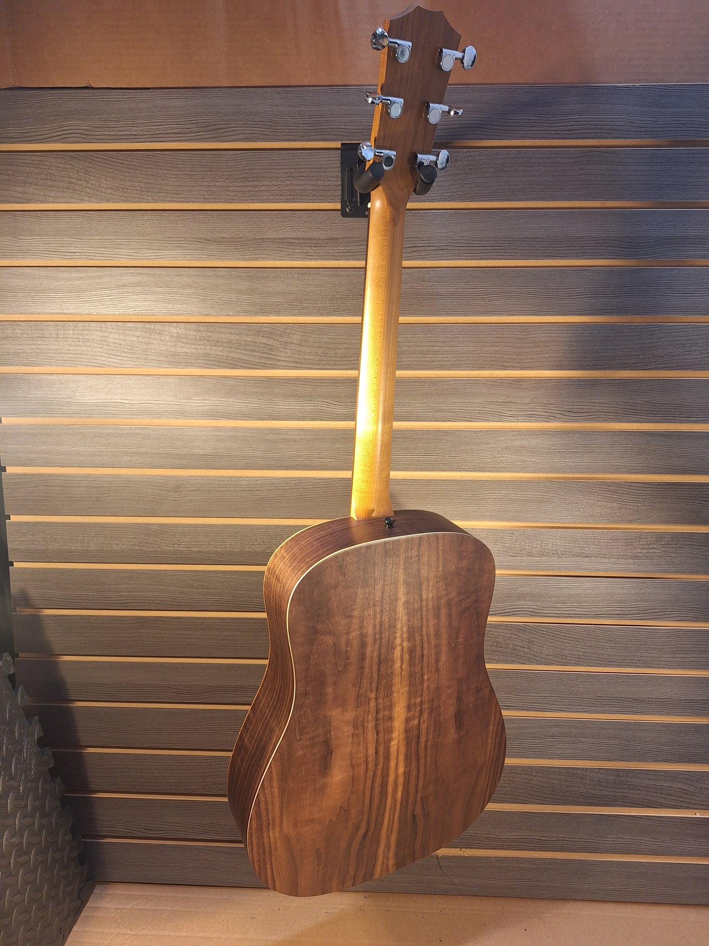 Taylor Big Baby Walnut BBT Acoustic Guitar With Premium Gig Bag