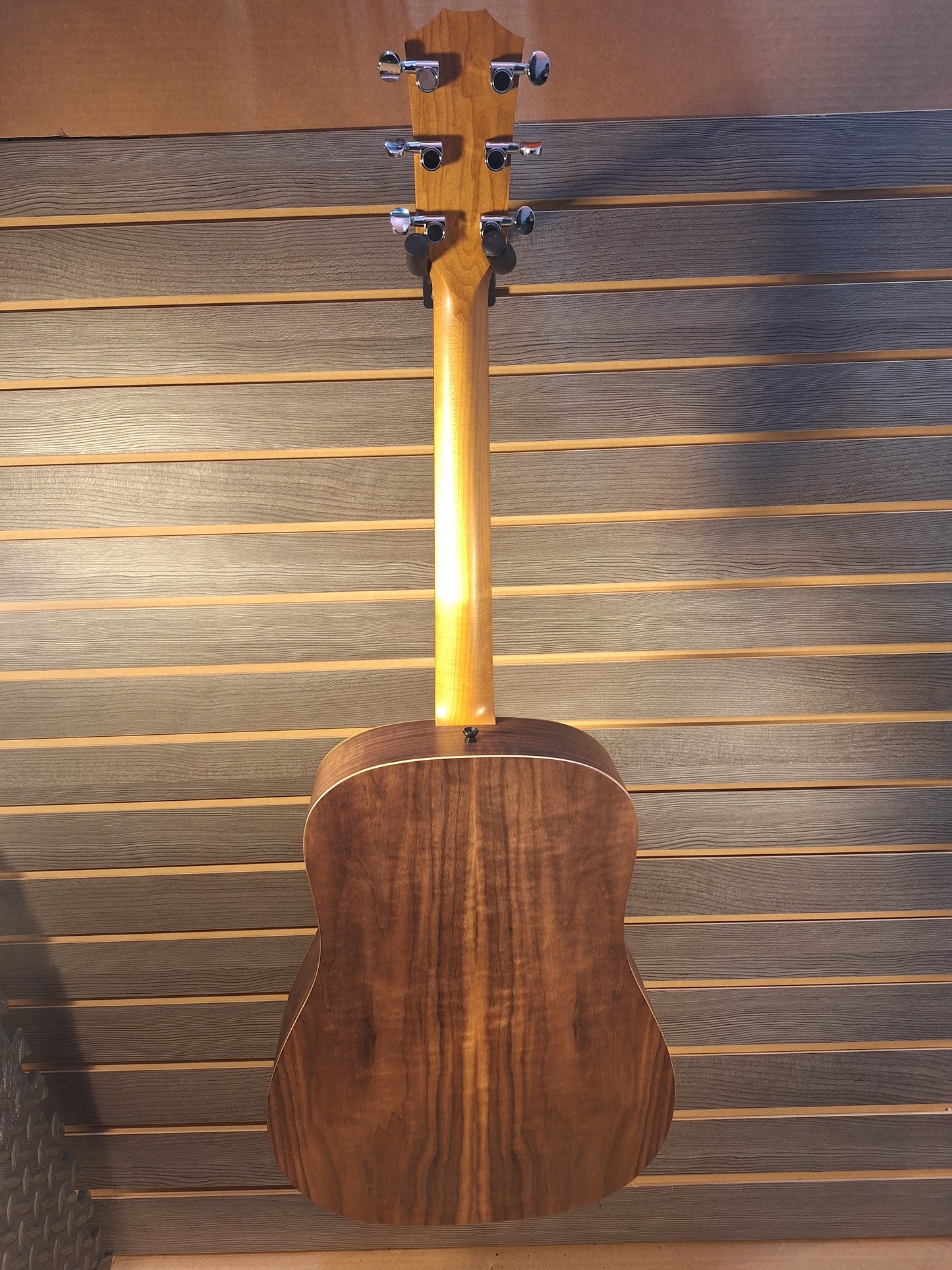 Taylor Big Baby Walnut BBT Acoustic Guitar With Premium Gig Bag