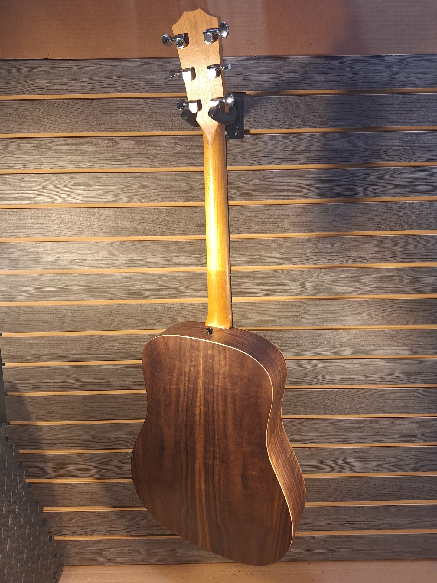 Taylor Big Baby Walnut BBT Acoustic Guitar With Premium Gig Bag