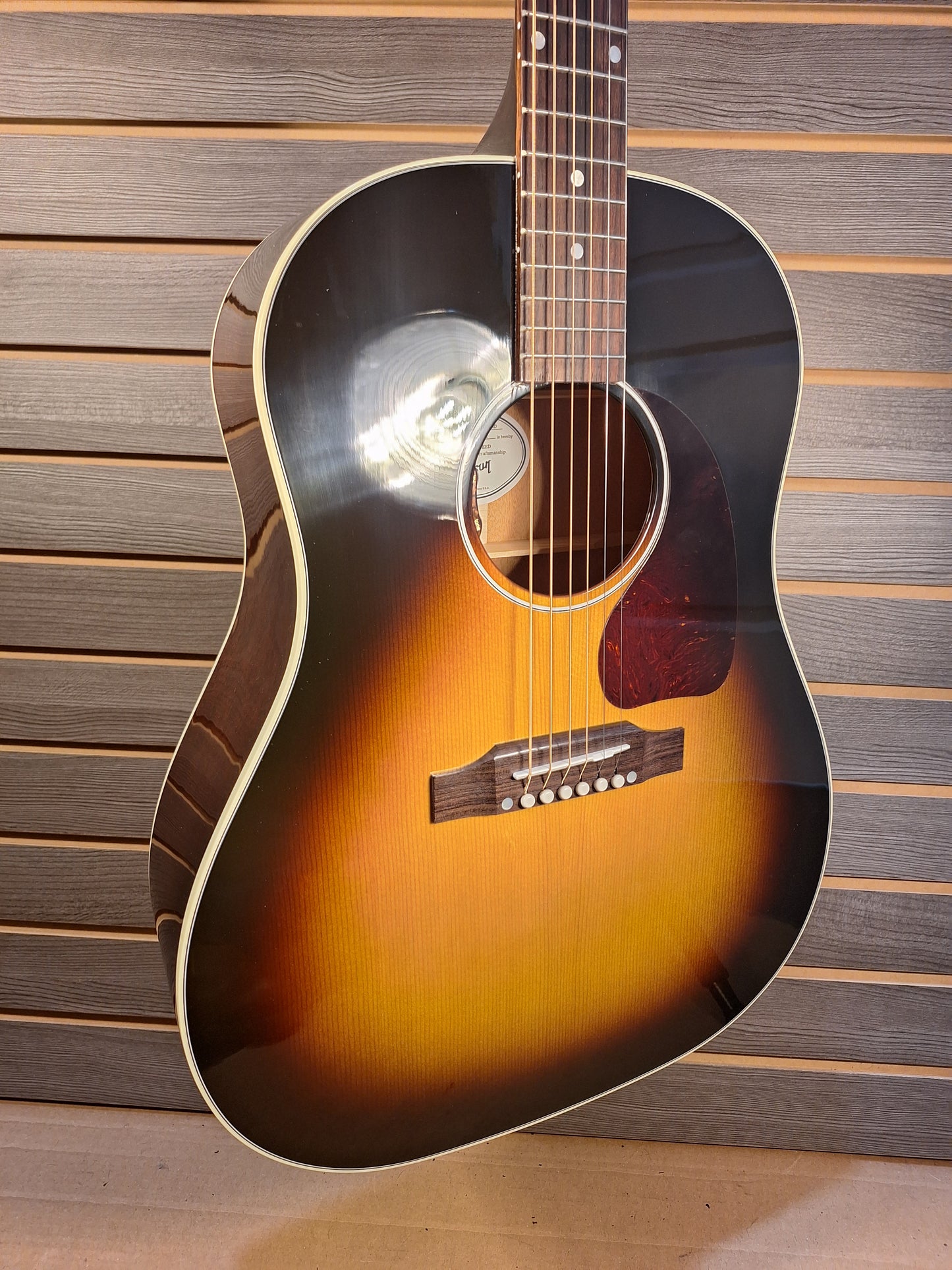 Gibson J-45 Standard Vintage Sunburst With Hard Case