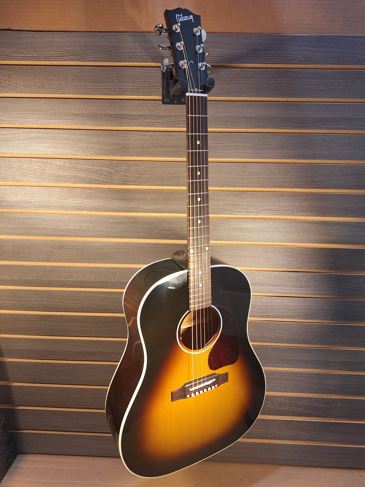 Gibson J-45 Standard Vintage Sunburst With Hard Case