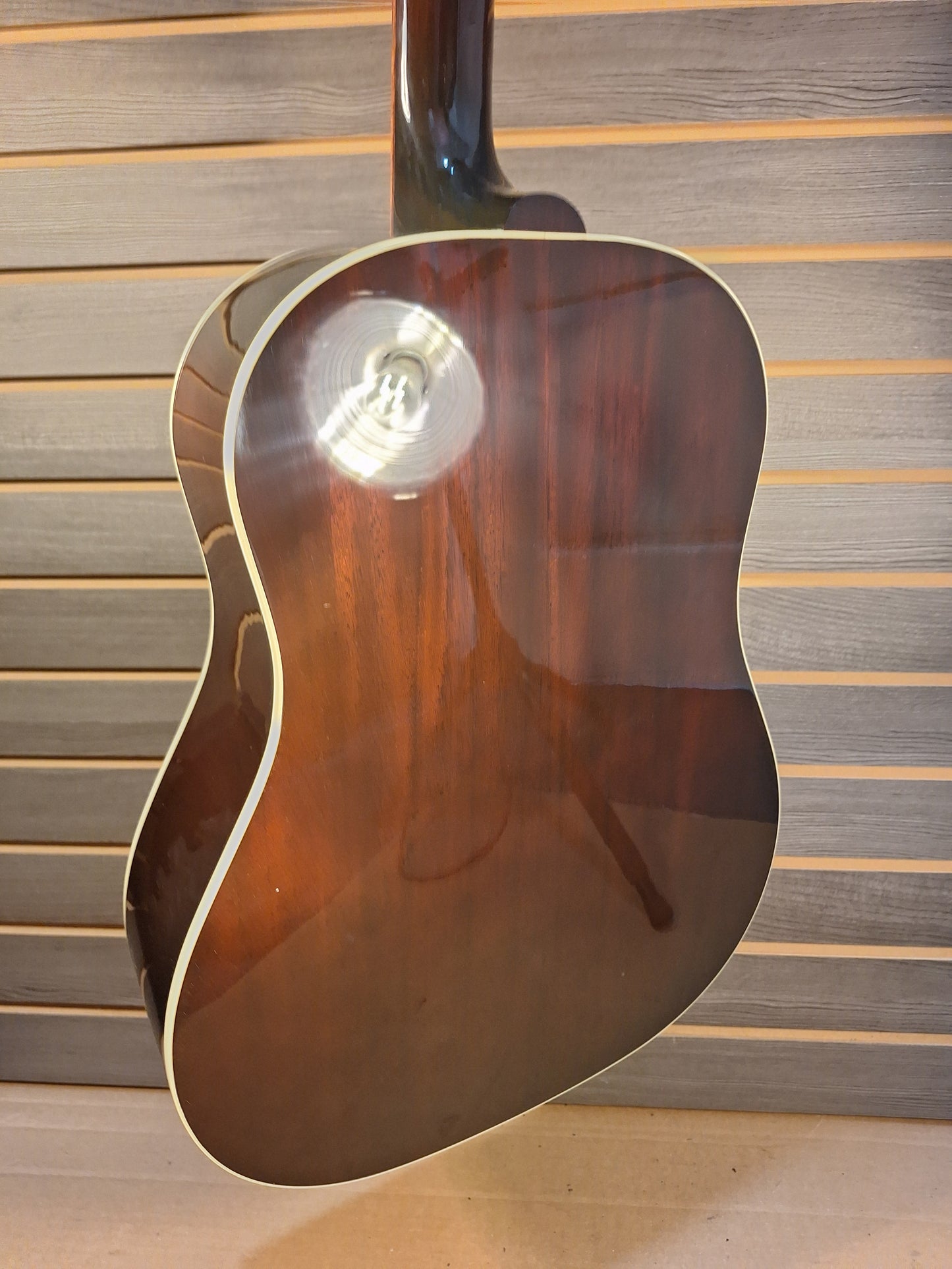 Gibson J-45 Standard Vintage Sunburst With Hard Case