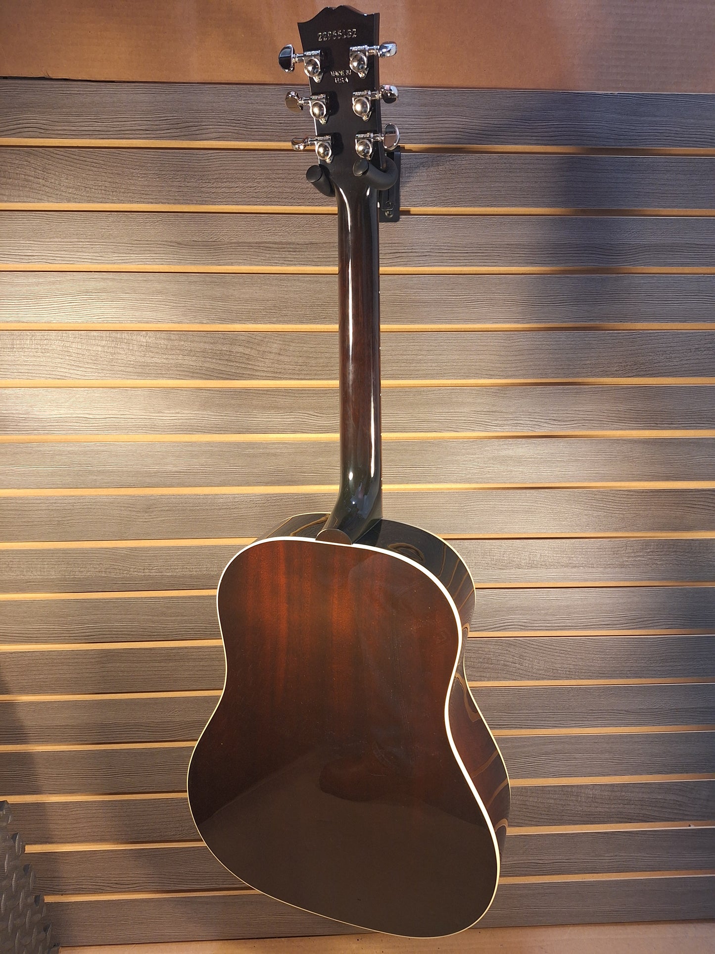 Gibson J-45 Standard Vintage Sunburst With Hard Case