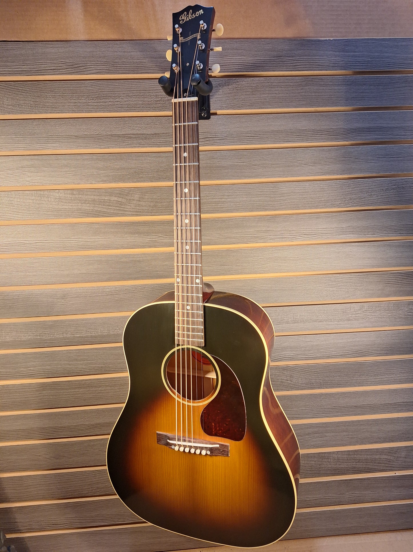 Gibson 1942 J-45 Banner Reissue Guitar With Hard Case