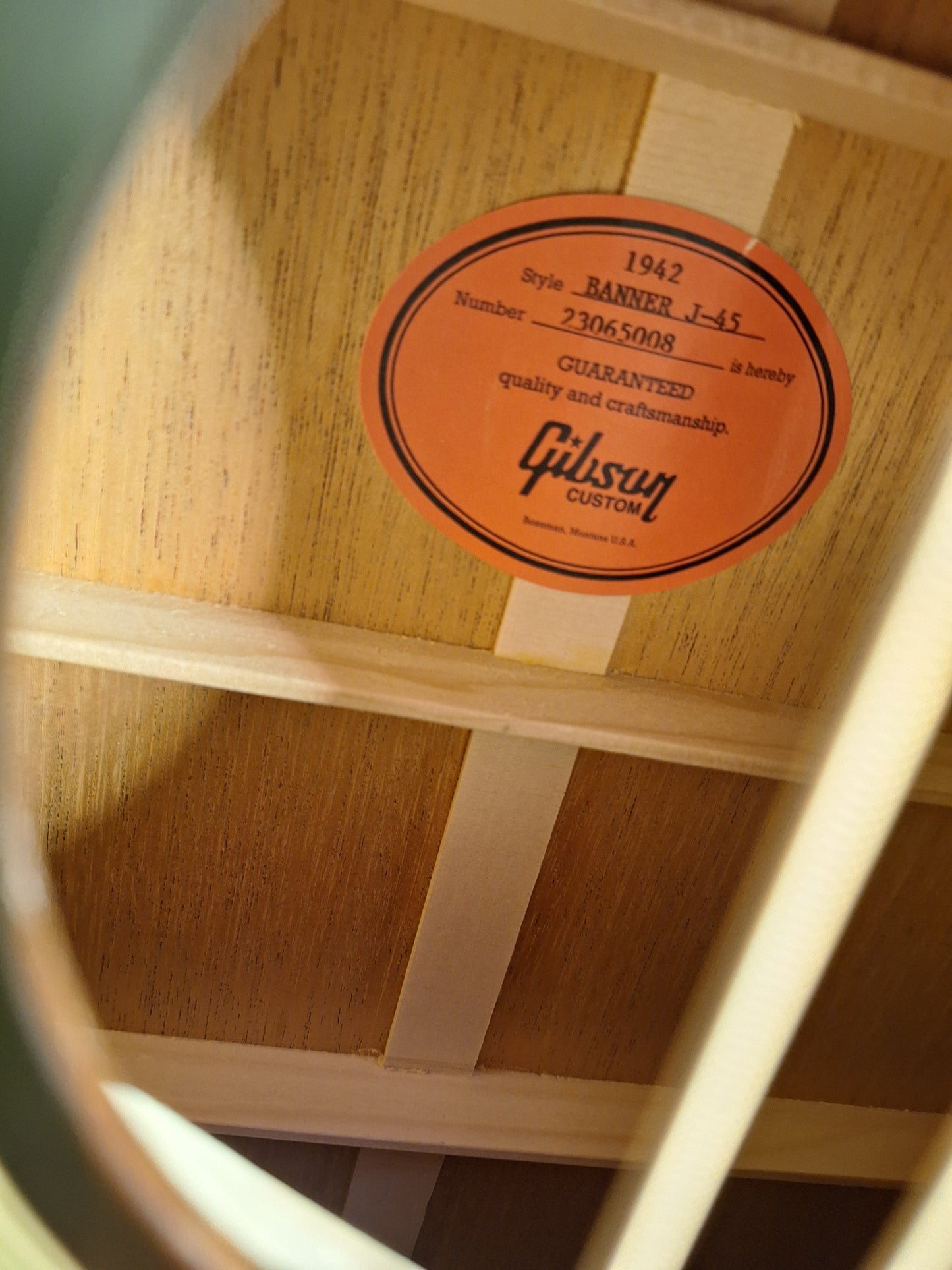 Gibson 1942 J-45 Banner Reissue Guitar With Hard Case