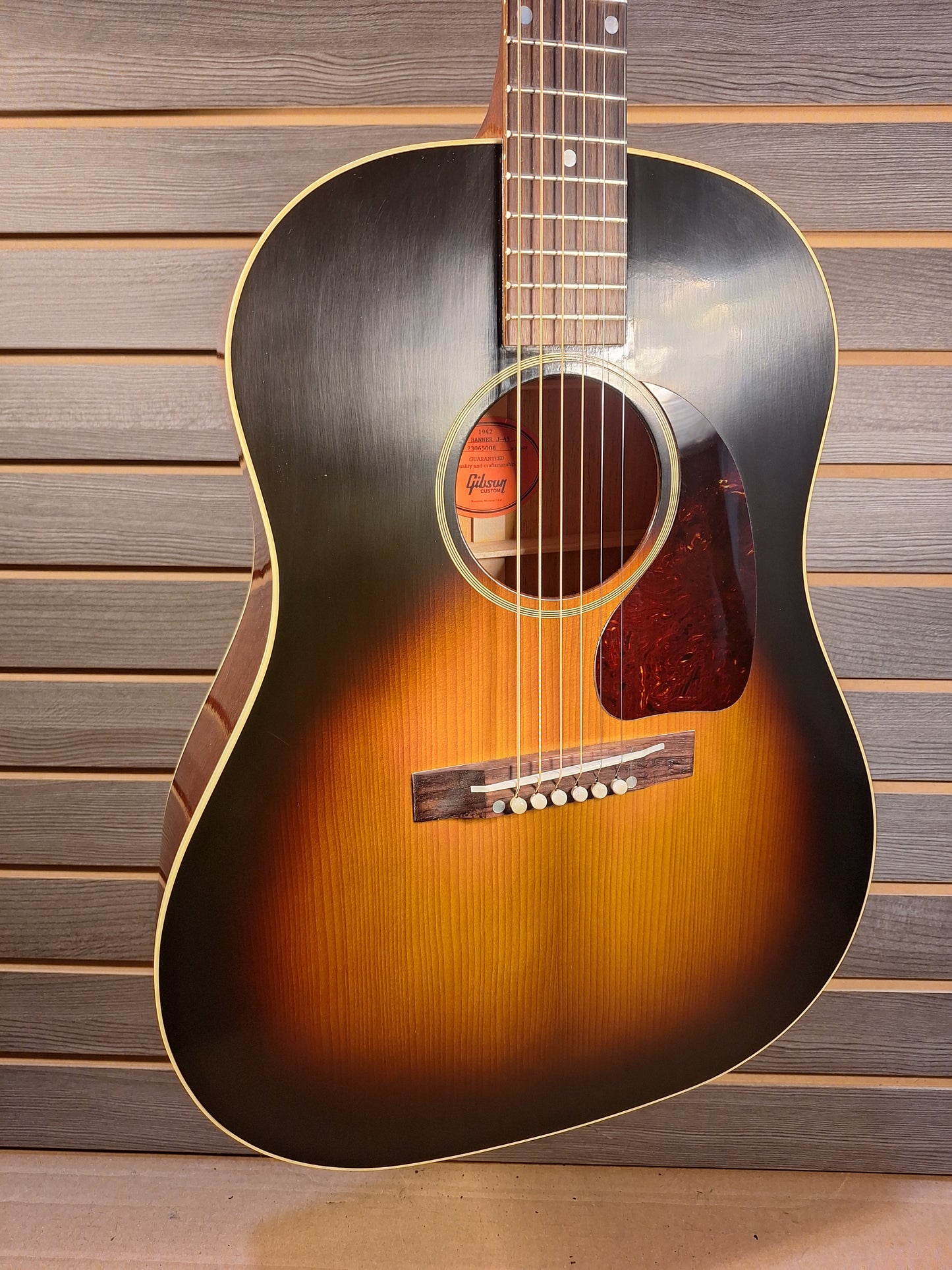 Gibson 1942 J-45 Banner Reissue Guitar With Hard Case