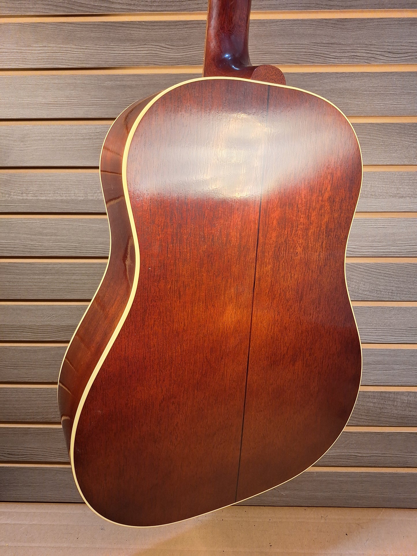 Gibson 1942 J-45 Banner Reissue Guitar With Hard Case