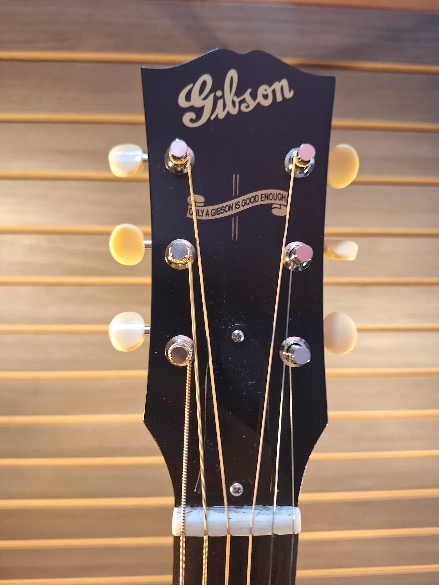 Gibson 1942 J-45 Banner Reissue Guitar With Hard Case