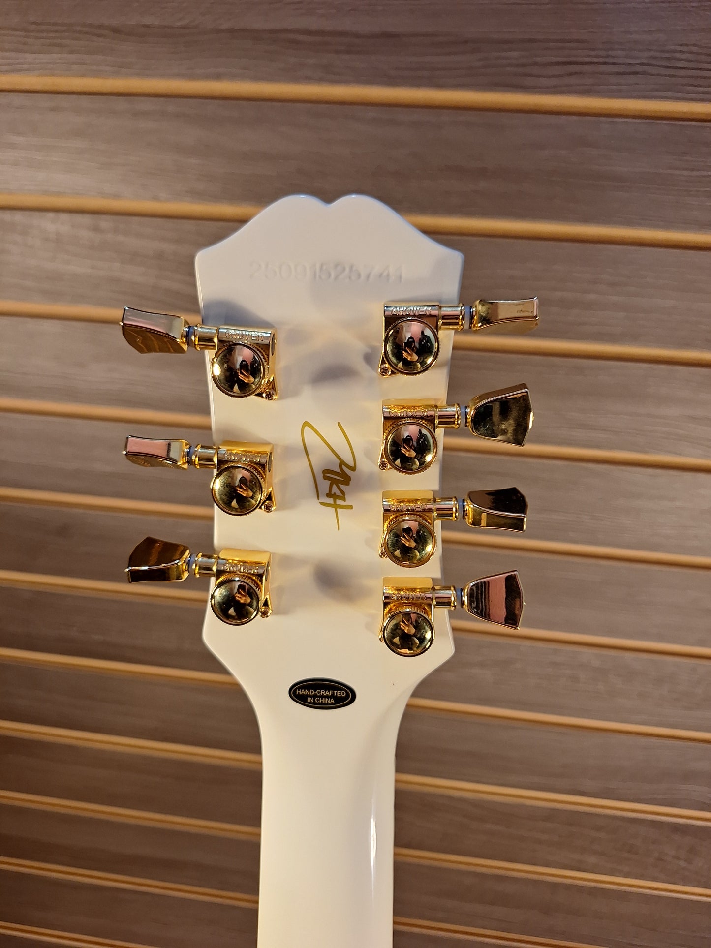 Epiphone Matt Heafy Les Paul 7-String With Hard Case