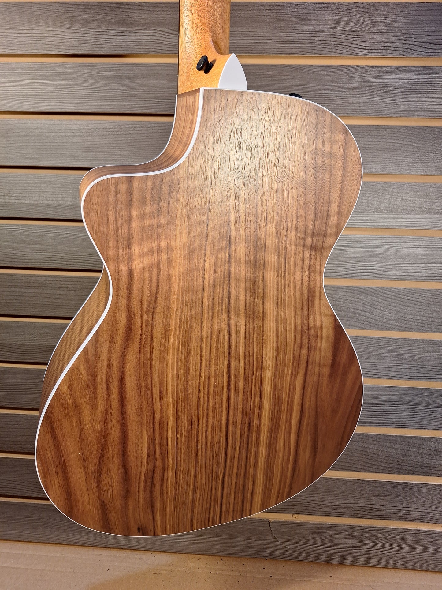 Taylor 212ce AcousticElectric Guitar With Gig Bag