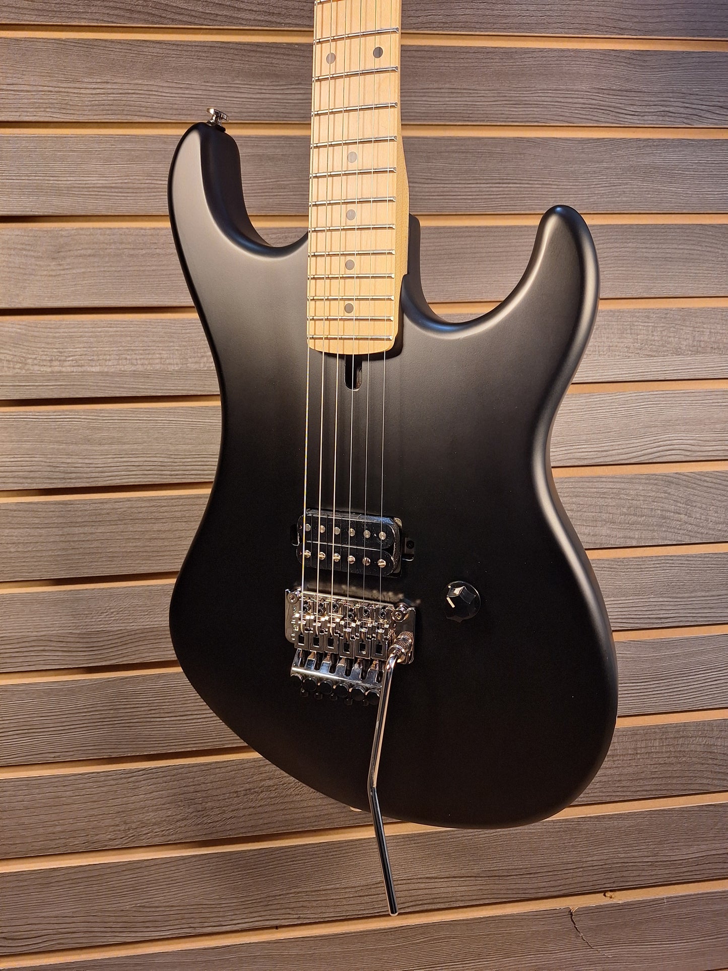 Kramer '84 Intruder Satin Black With Premium Gig Bag