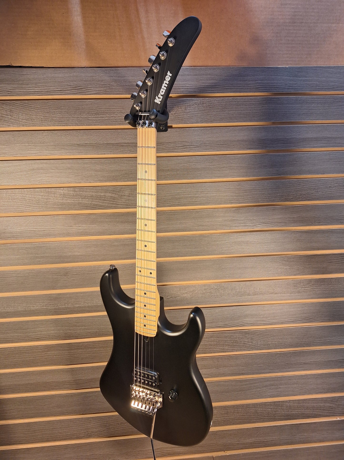 Kramer '84 Intruder Satin Black With Premium Gig Bag