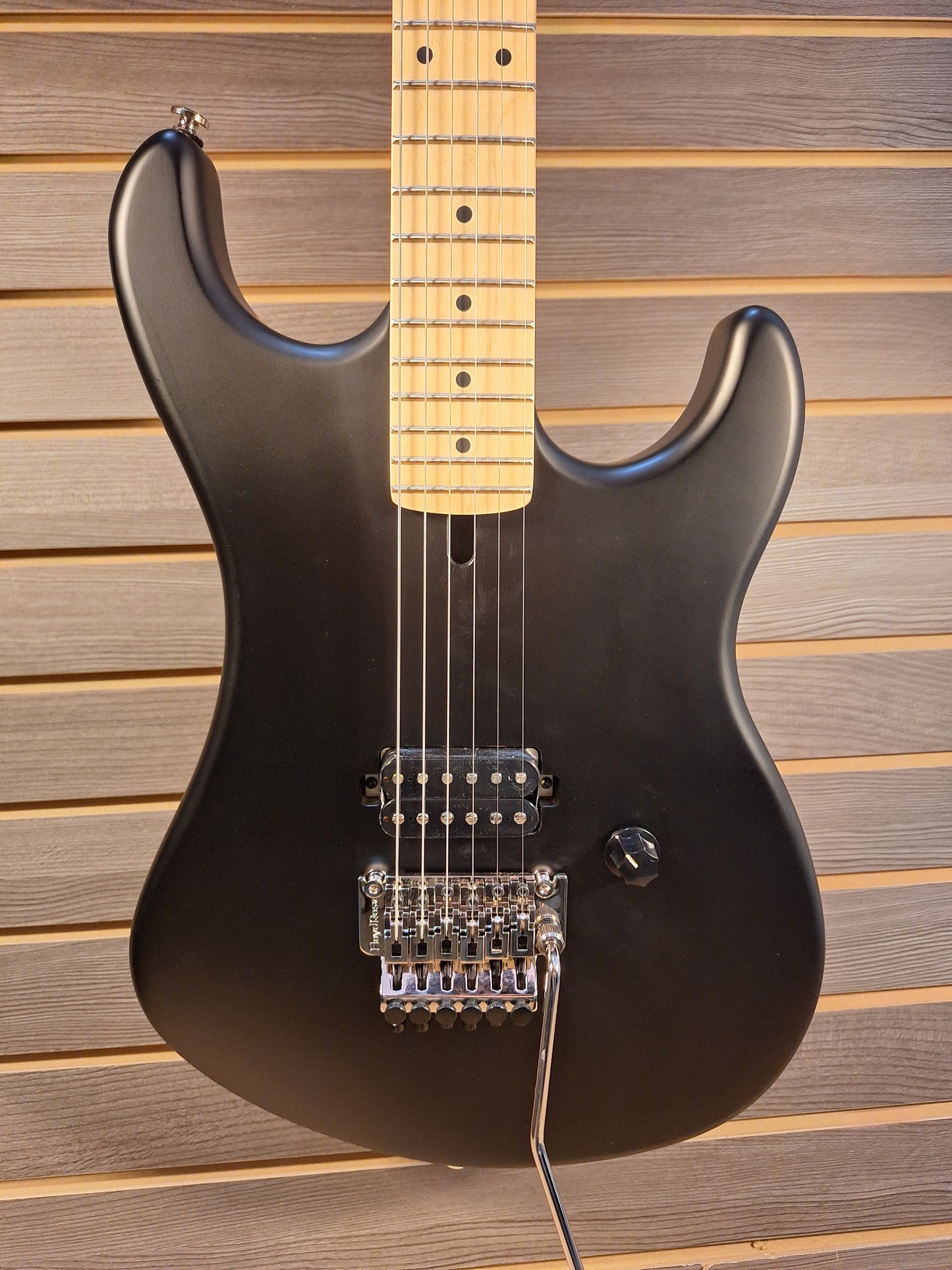 Kramer '84 Intruder Satin Black With Premium Gig Bag